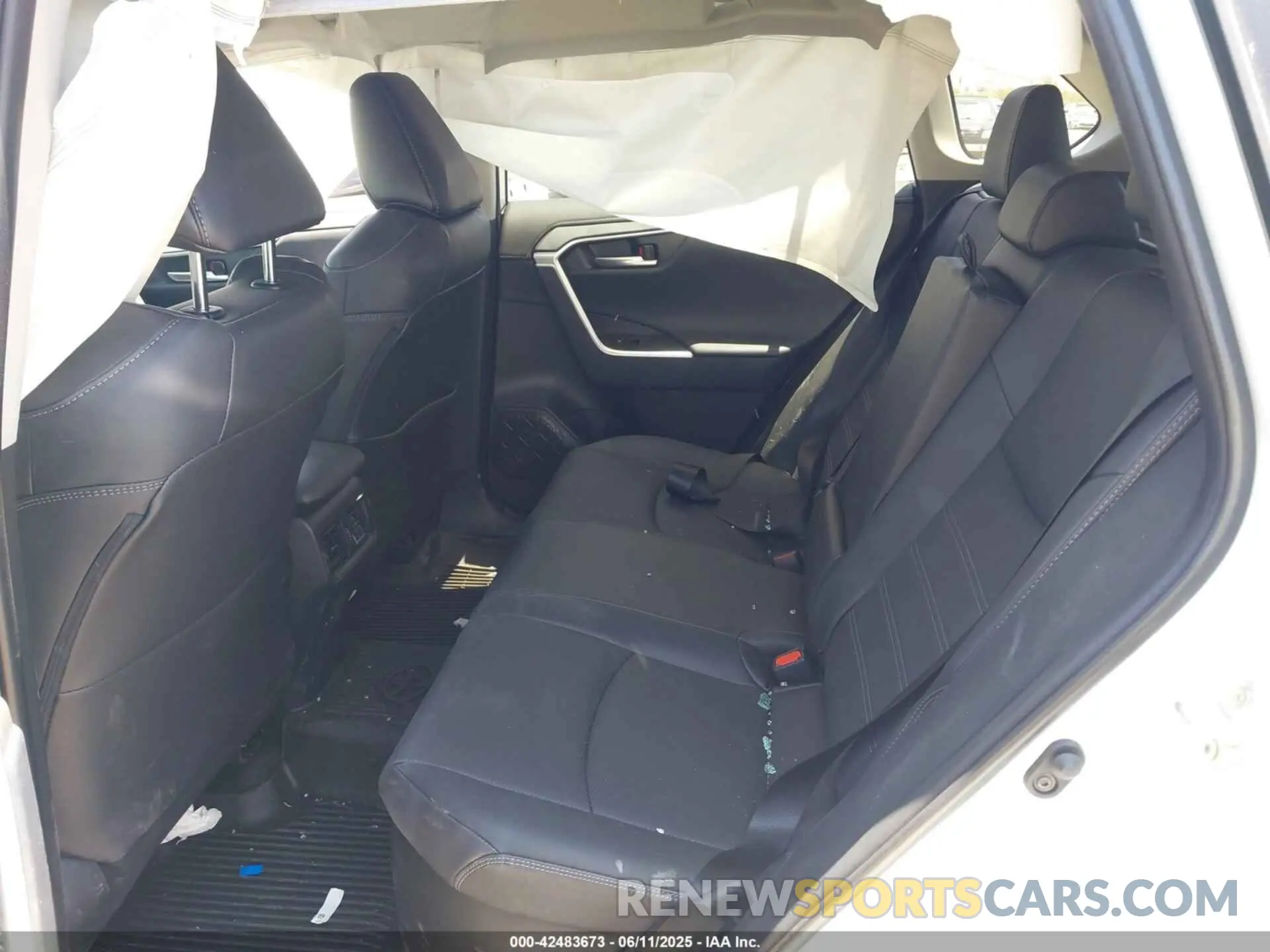 8 Photograph of a damaged car 4T3D6RFV6SU177139 TOYOTA RAV4 HYBRID 2025