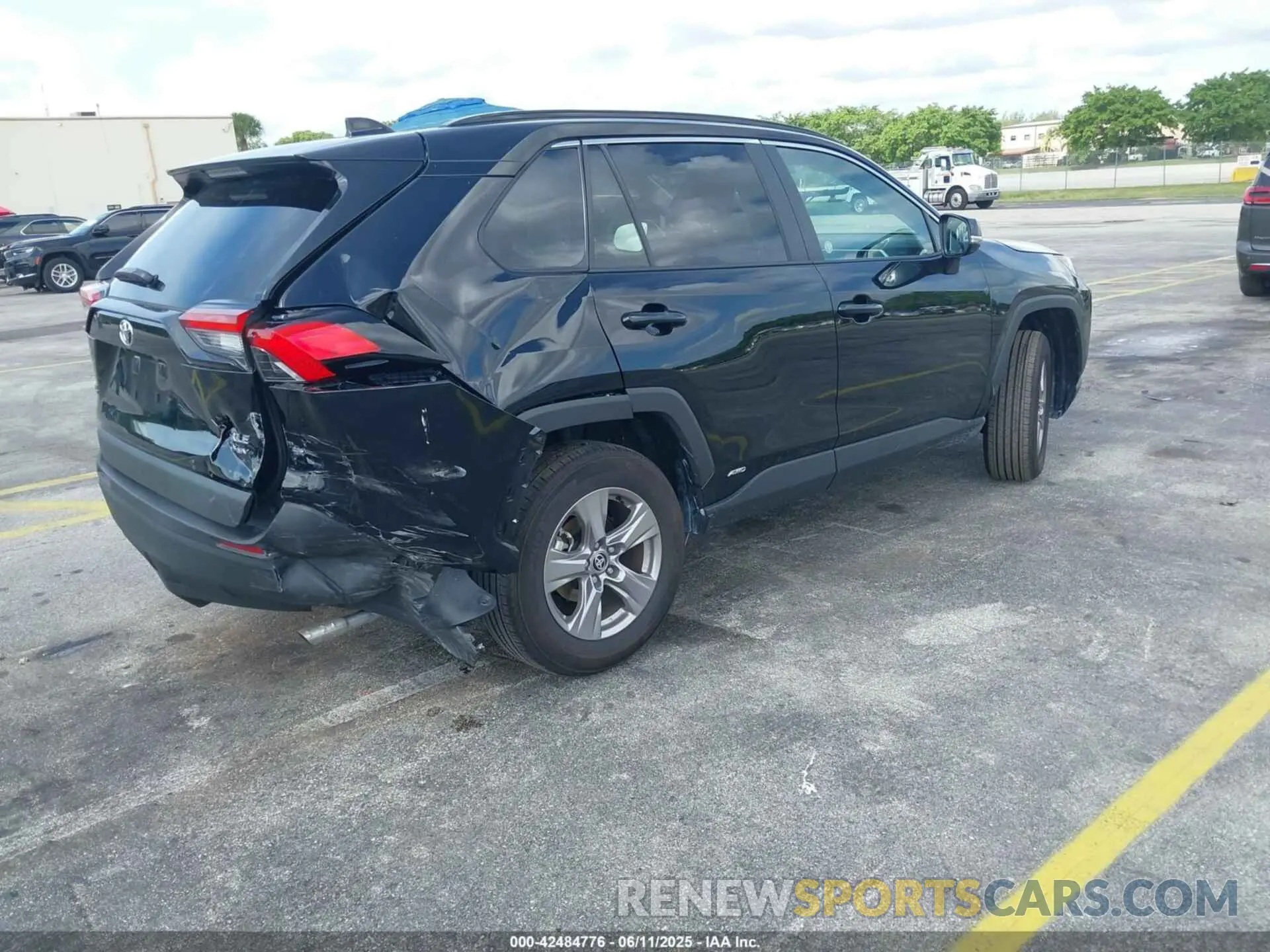 4 Photograph of a damaged car 4T3RWRFV1SU164675 TOYOTA RAV4 HYBRID 2025