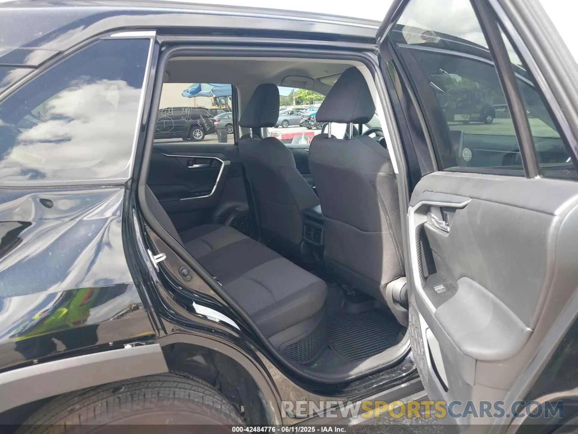 8 Photograph of a damaged car 4T3RWRFV1SU164675 TOYOTA RAV4 HYBRID 2025