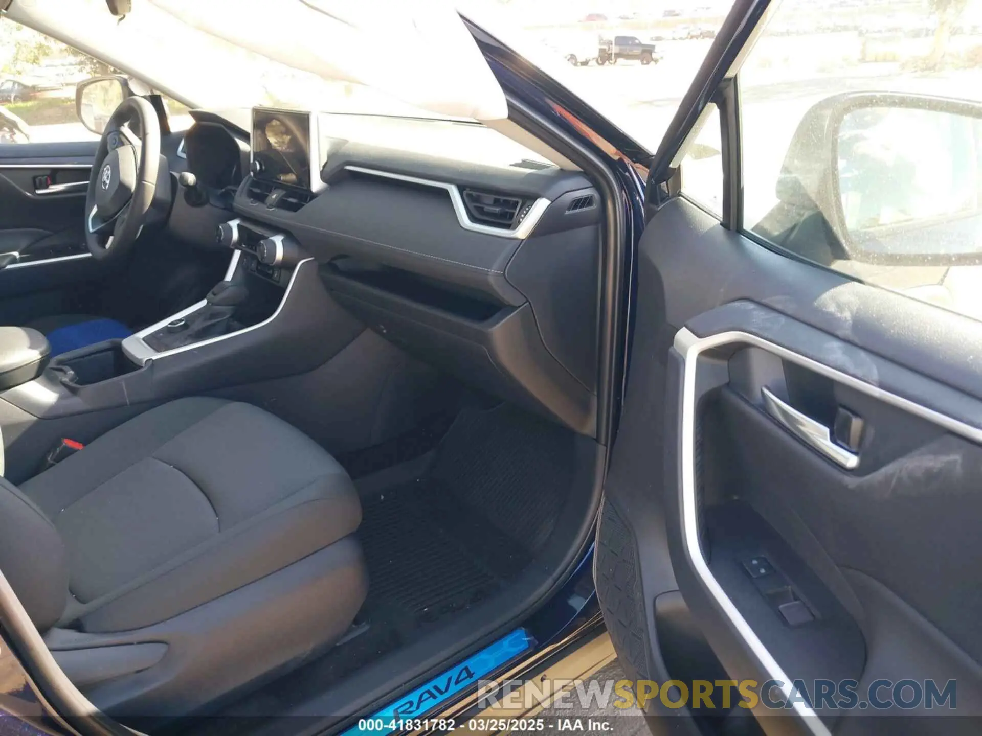 5 Photograph of a damaged car 4T3RWRFV2SU174874 TOYOTA RAV4 HYBRID 2025