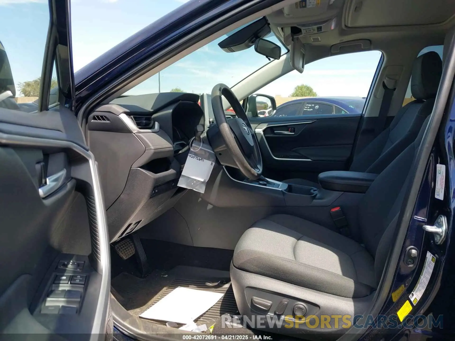 5 Photograph of a damaged car 4T3RWRFV5SU166896 TOYOTA RAV4 HYBRID 2025