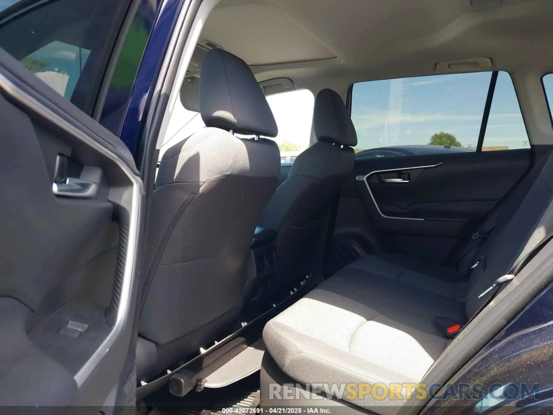 8 Photograph of a damaged car 4T3RWRFV5SU166896 TOYOTA RAV4 HYBRID 2025