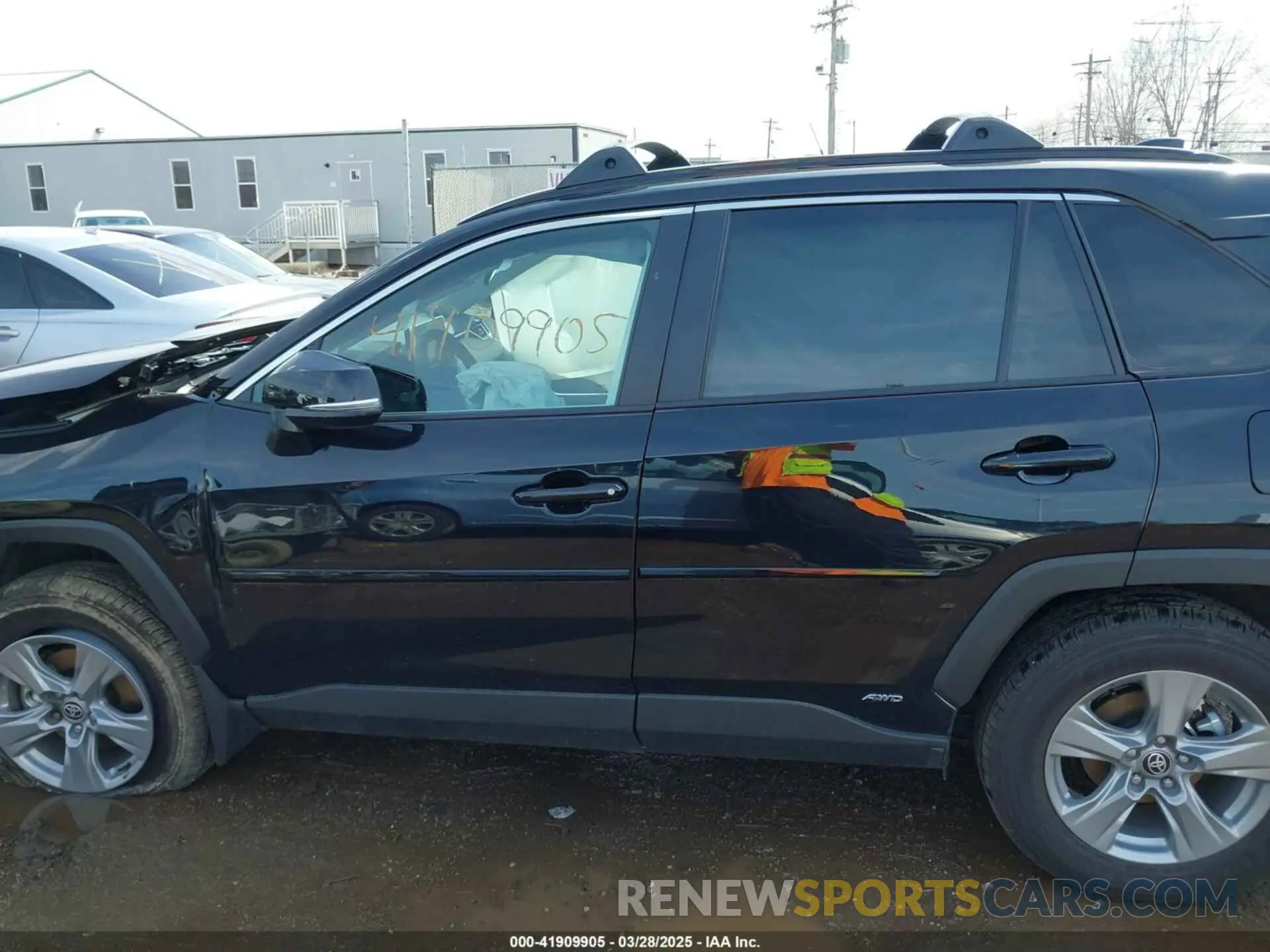 15 Photograph of a damaged car 4T3RWRFV7SU175146 TOYOTA RAV4 HYBRID 2025