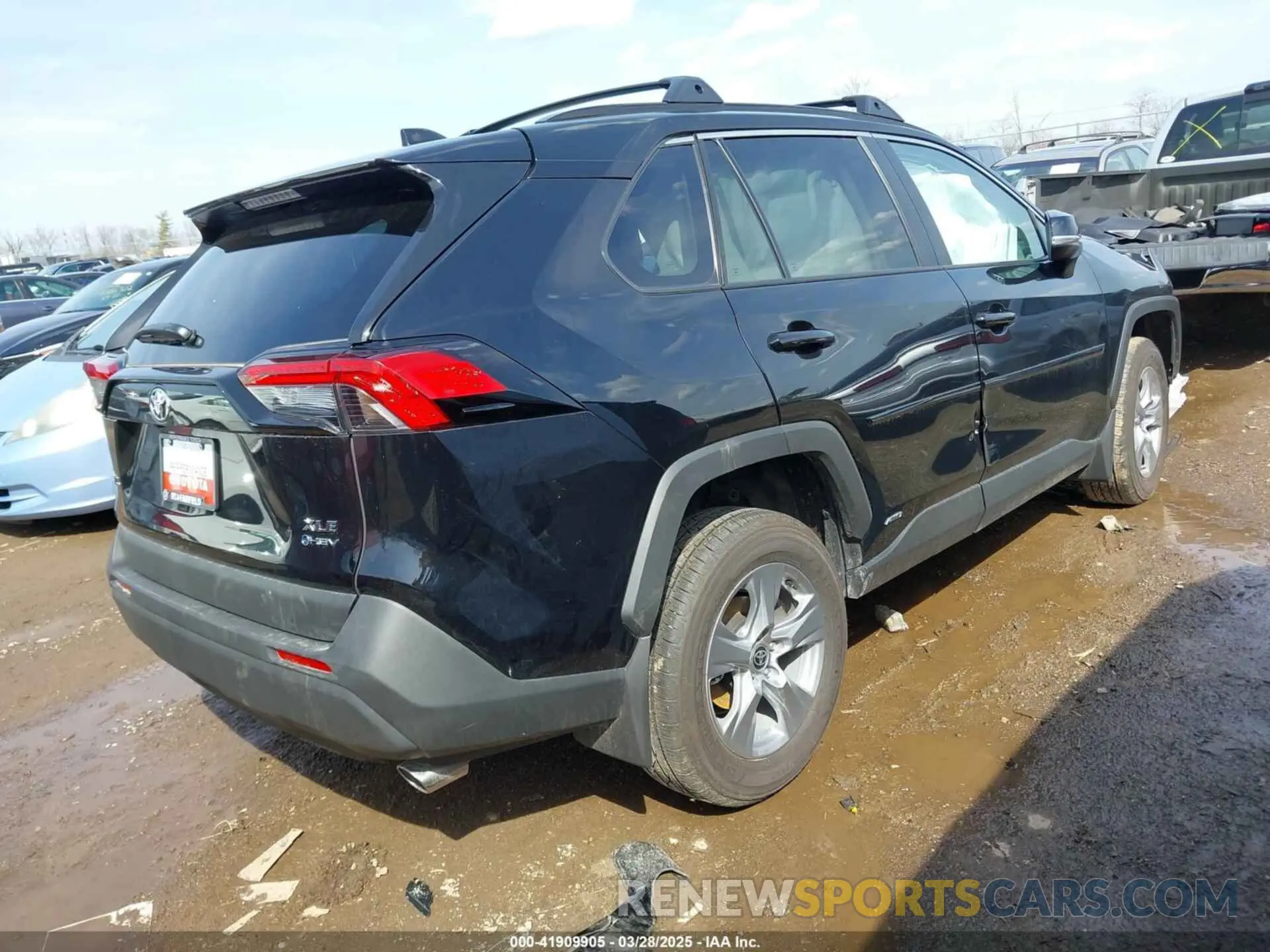 4 Photograph of a damaged car 4T3RWRFV7SU175146 TOYOTA RAV4 HYBRID 2025