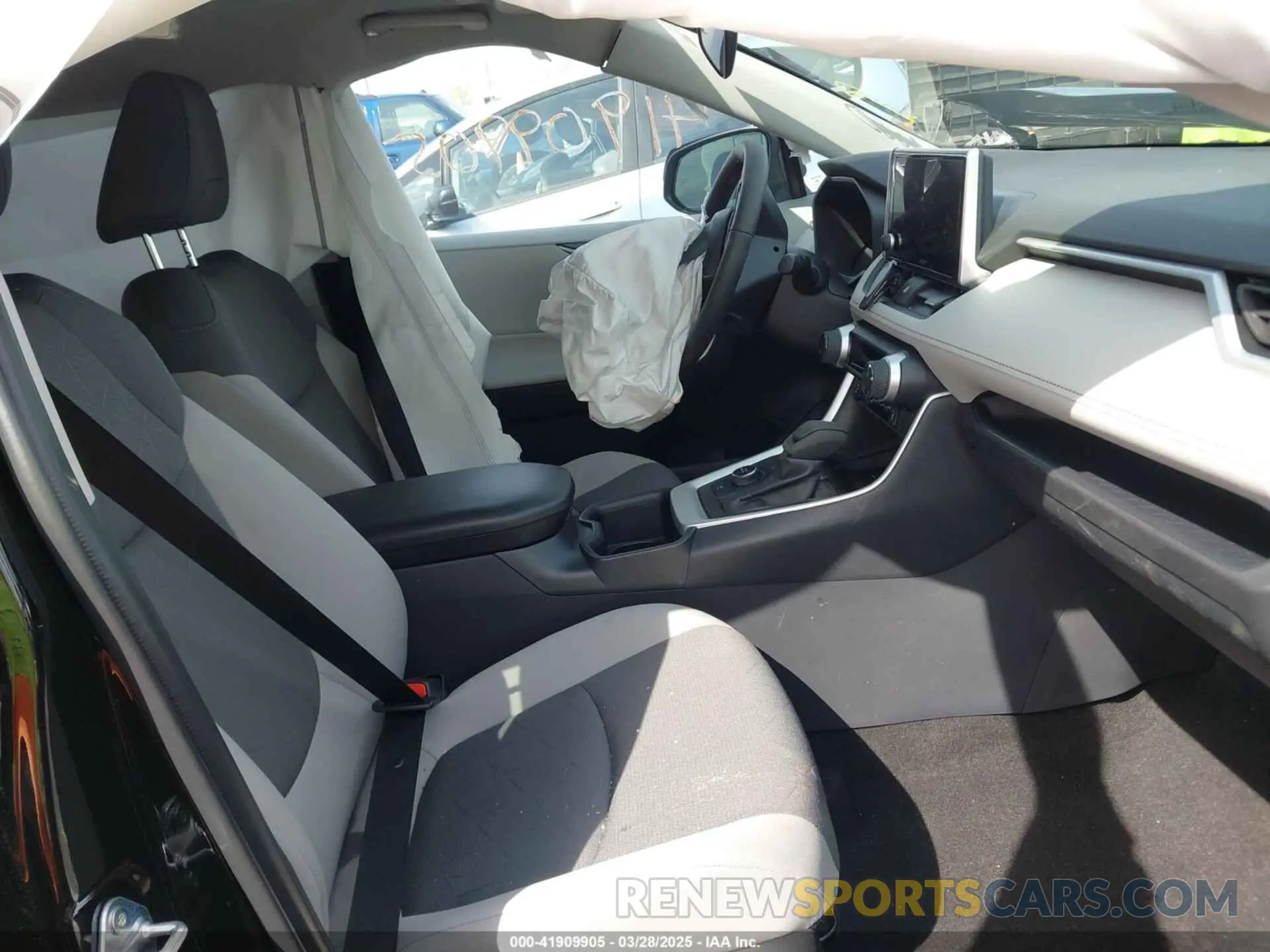 5 Photograph of a damaged car 4T3RWRFV7SU175146 TOYOTA RAV4 HYBRID 2025