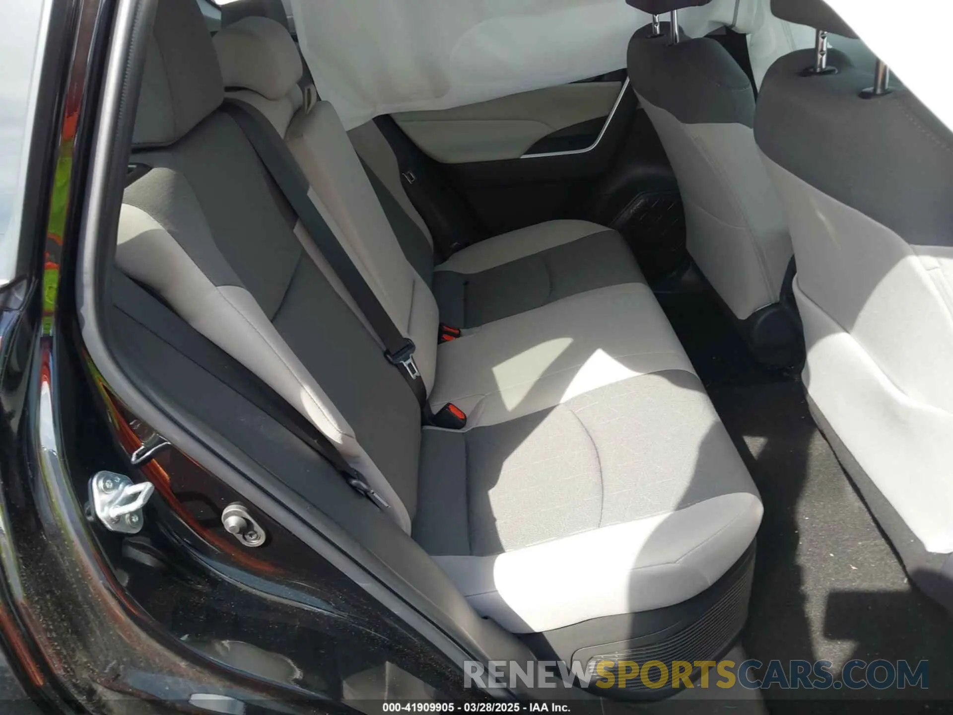 8 Photograph of a damaged car 4T3RWRFV7SU175146 TOYOTA RAV4 HYBRID 2025