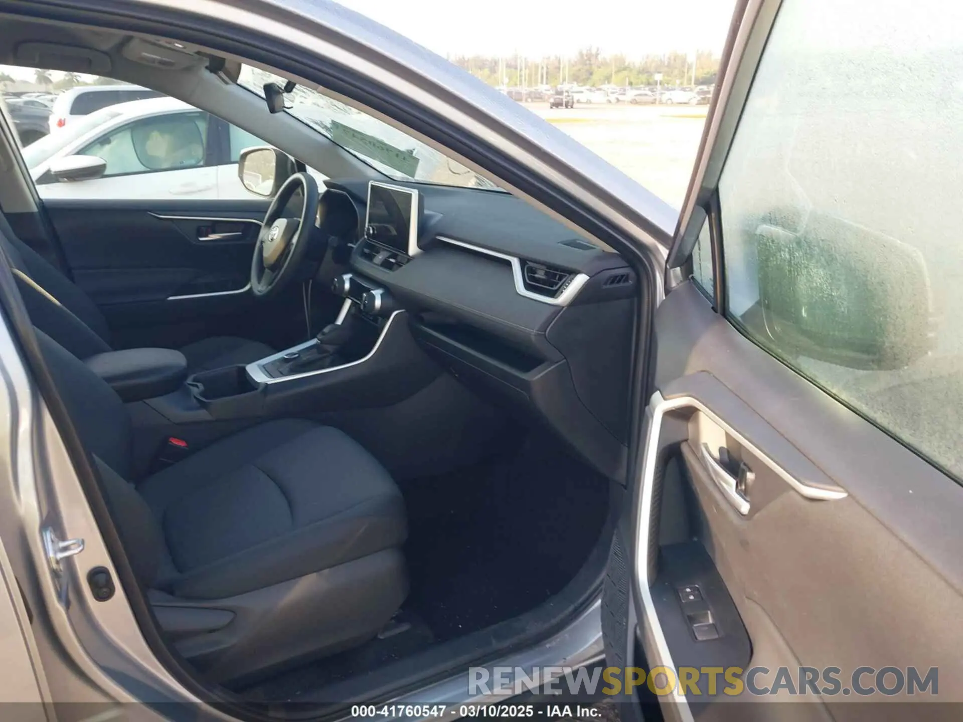 5 Photograph of a damaged car 4T3RWRFV9SU167226 TOYOTA RAV4 HYBRID 2025