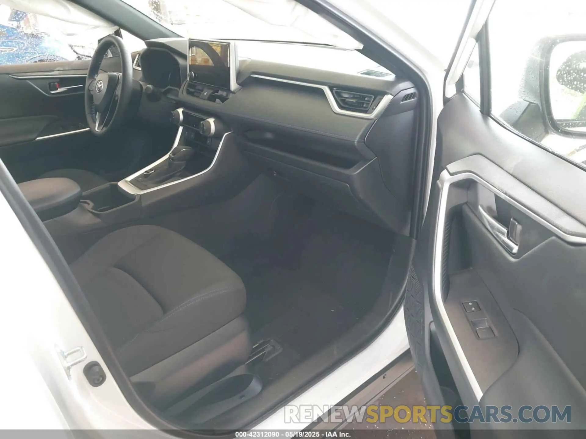 5 Photograph of a damaged car JTM16RFV5SJ076434 TOYOTA RAV4 HYBRID 2025