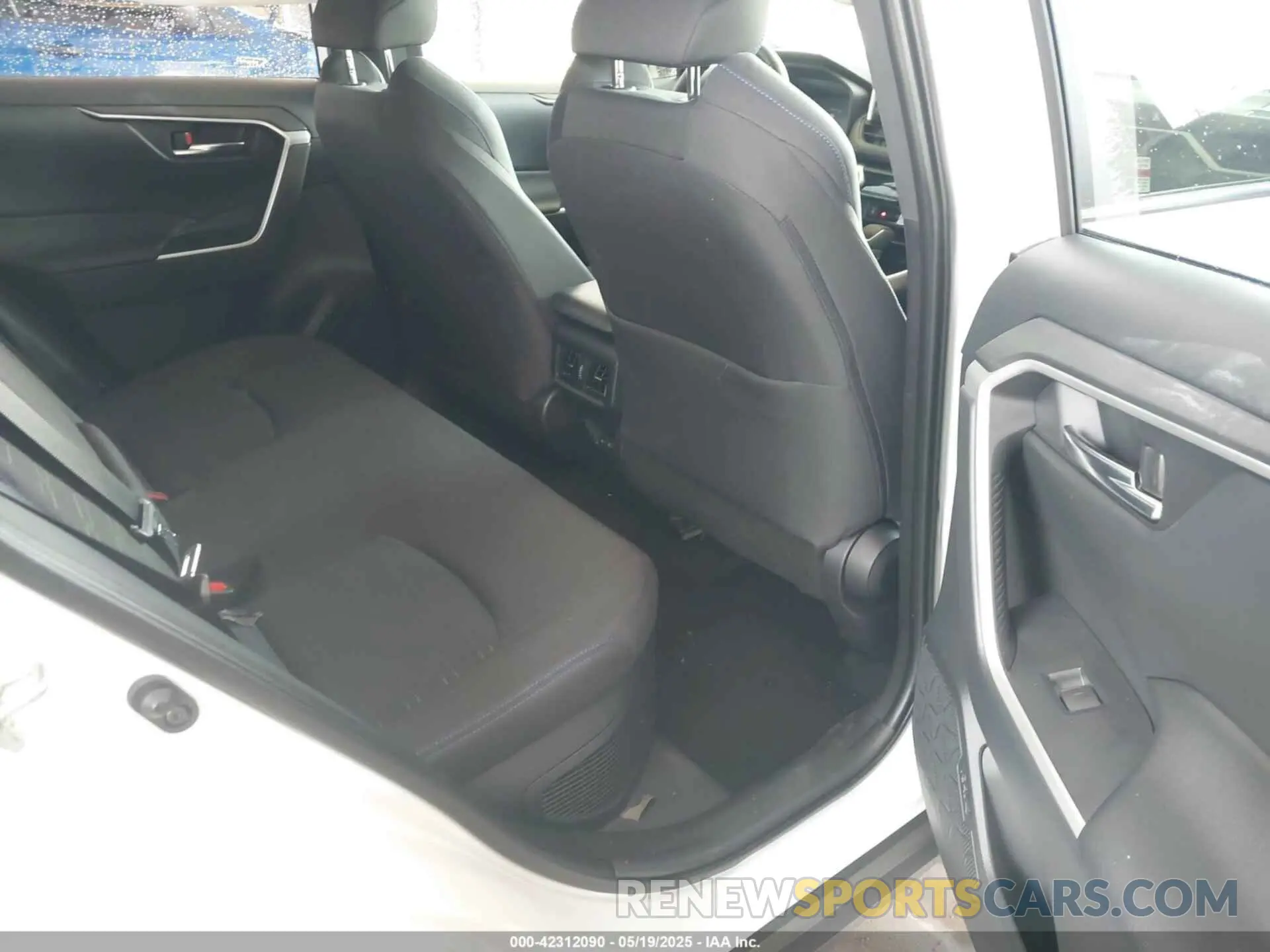 8 Photograph of a damaged car JTM16RFV5SJ076434 TOYOTA RAV4 HYBRID 2025