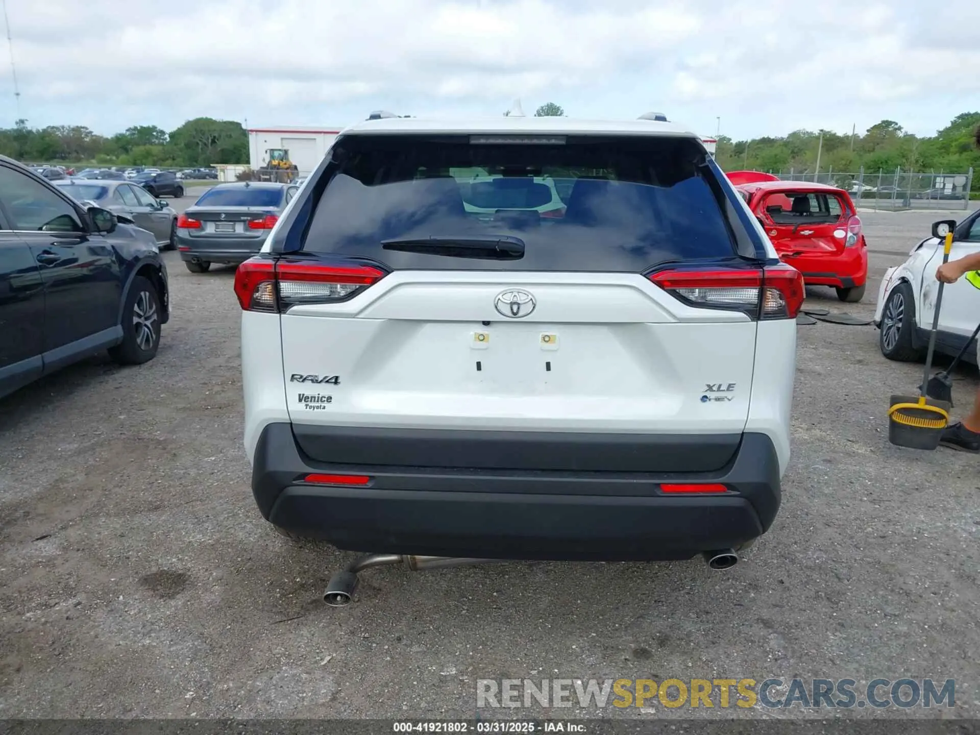 16 Photograph of a damaged car JTMB6RFV0SJ064924 TOYOTA RAV4 HYBRID 2025