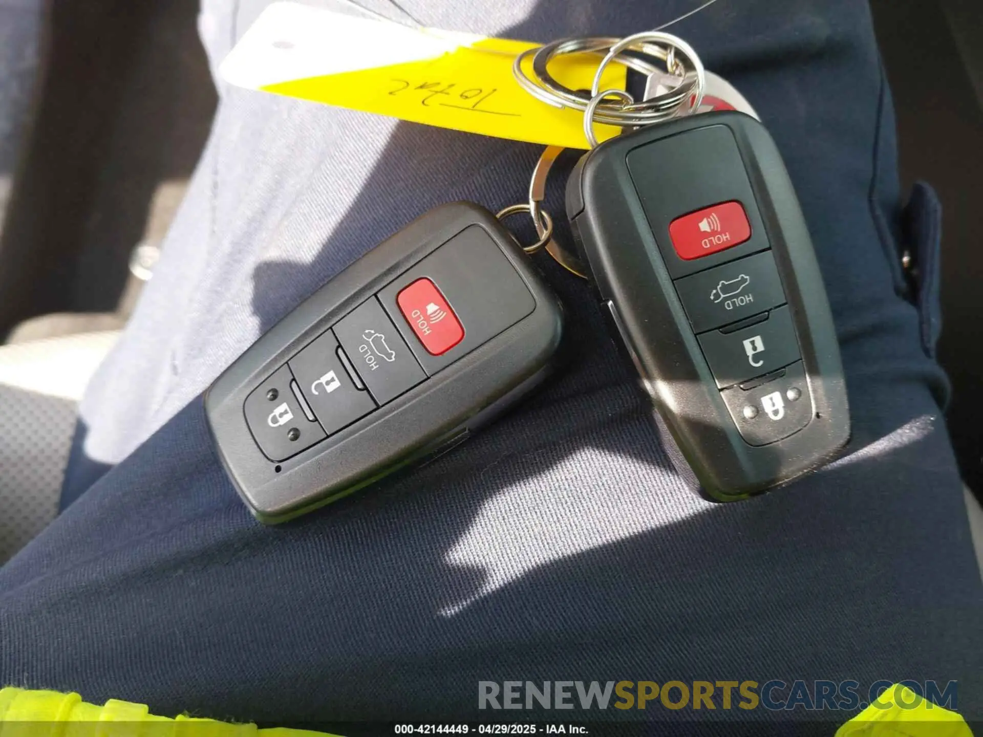 11 Photograph of a damaged car JTMD6RFV8SJ069443 TOYOTA RAV4 HYBRID 2025
