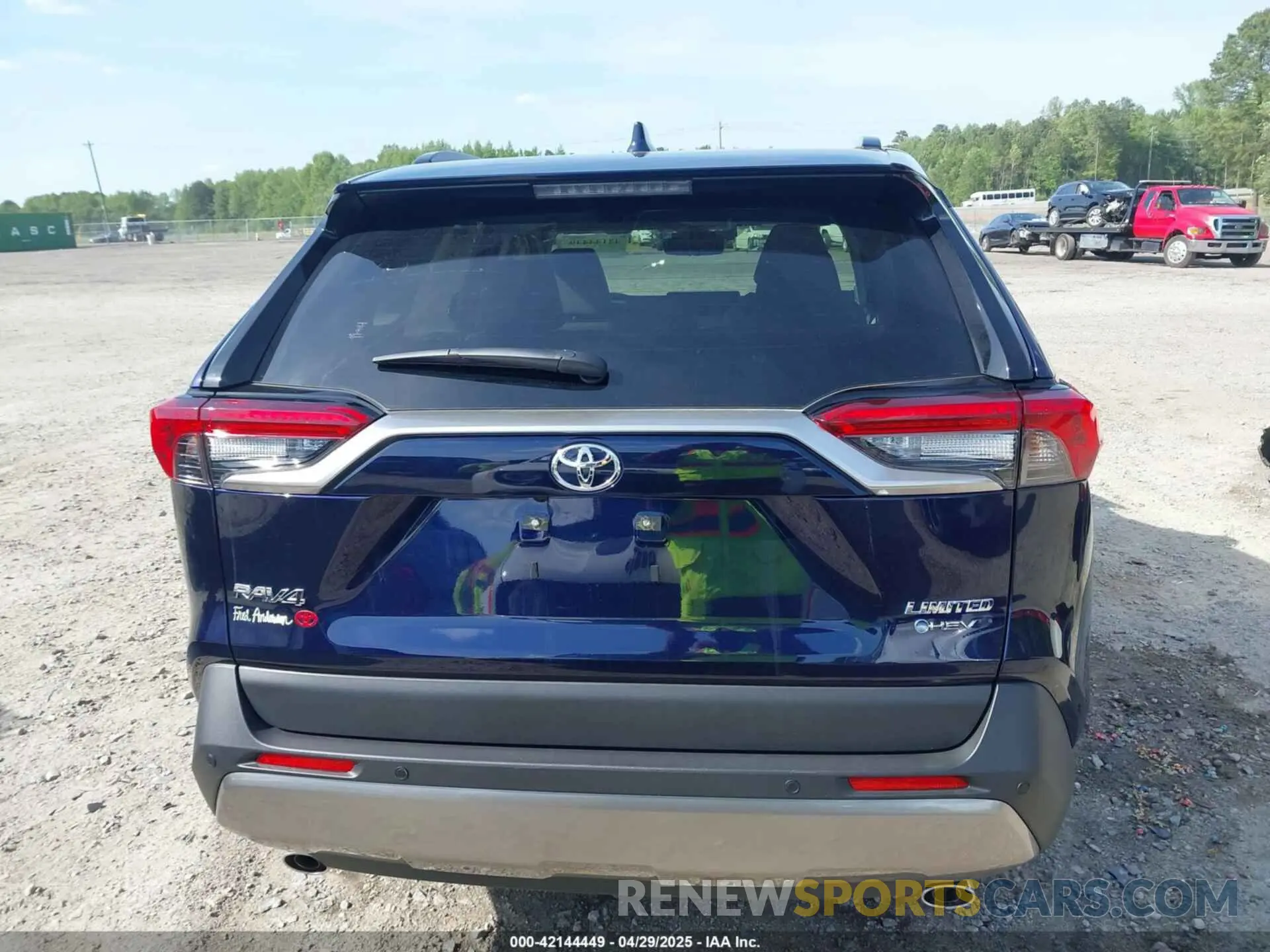17 Photograph of a damaged car JTMD6RFV8SJ069443 TOYOTA RAV4 HYBRID 2025