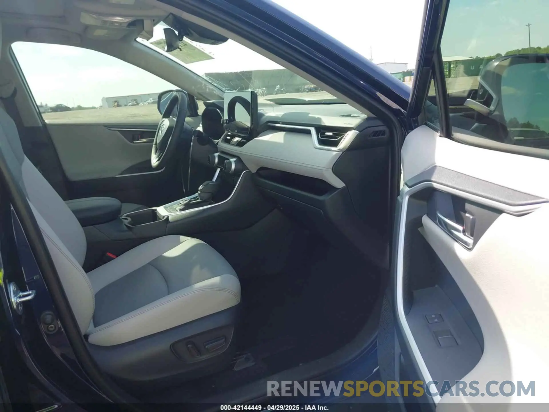 5 Photograph of a damaged car JTMD6RFV8SJ069443 TOYOTA RAV4 HYBRID 2025