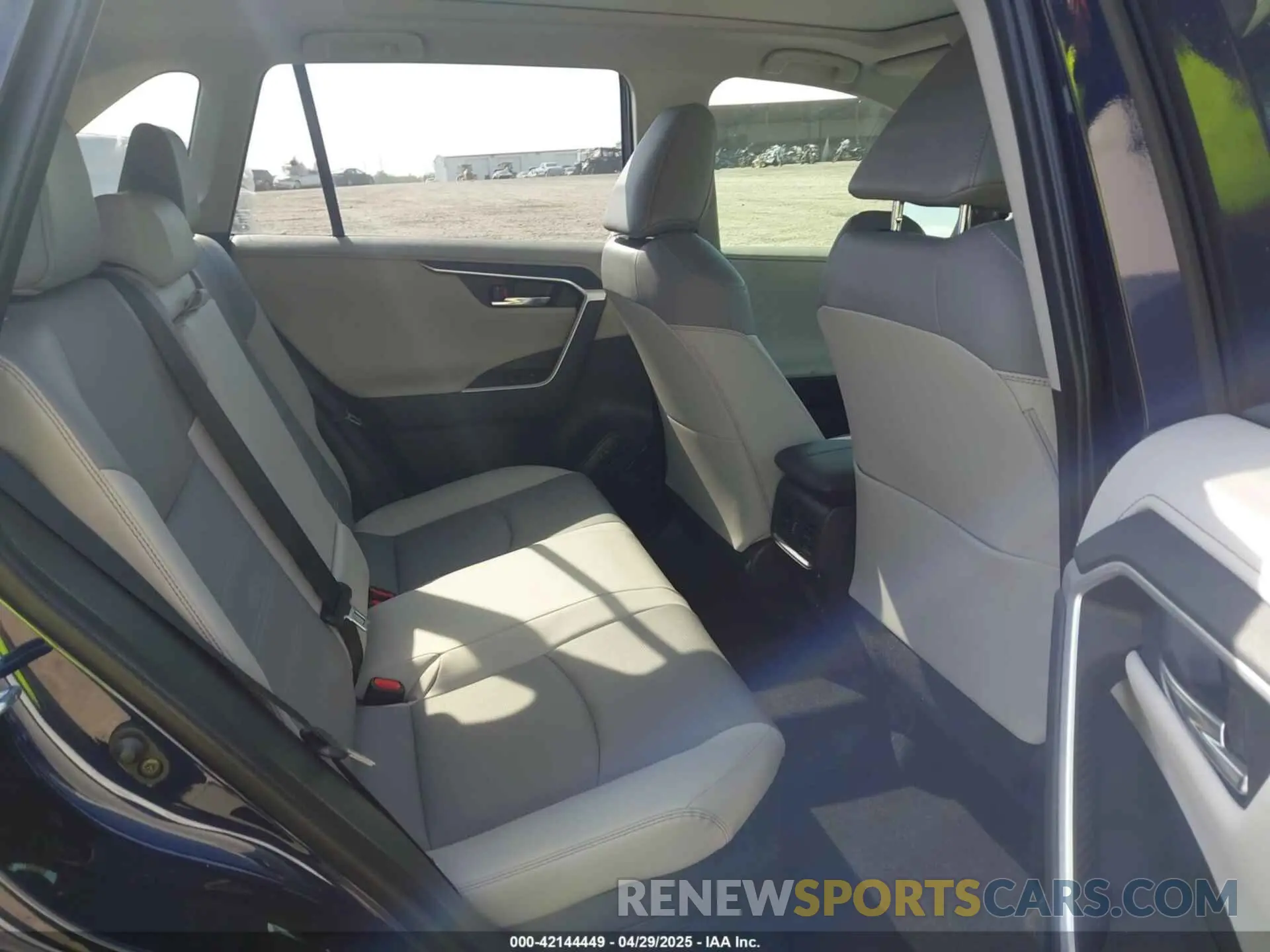 8 Photograph of a damaged car JTMD6RFV8SJ069443 TOYOTA RAV4 HYBRID 2025