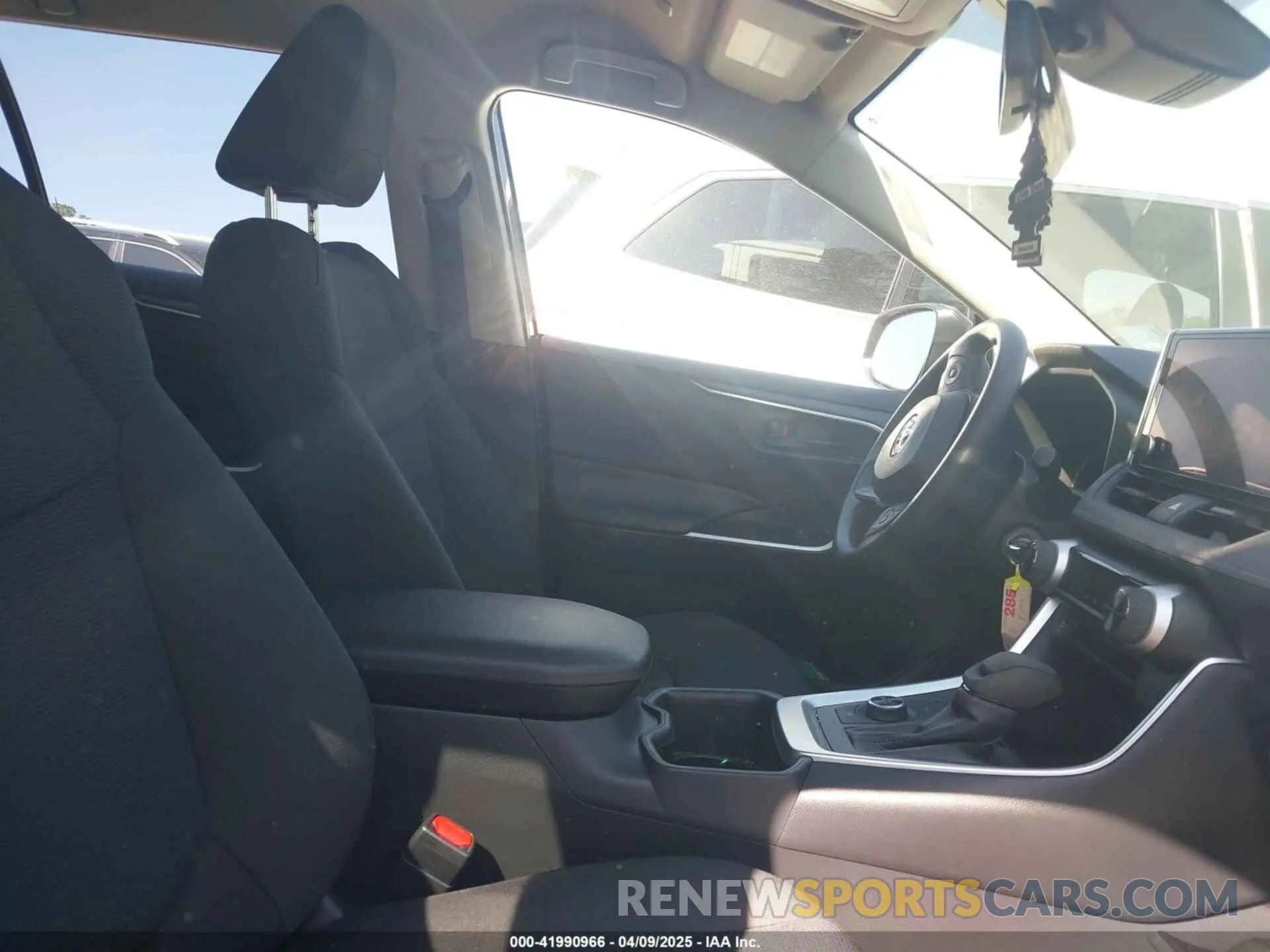 5 Photograph of a damaged car JTMLWRFV3SD277501 TOYOTA RAV4 HYBRID 2025