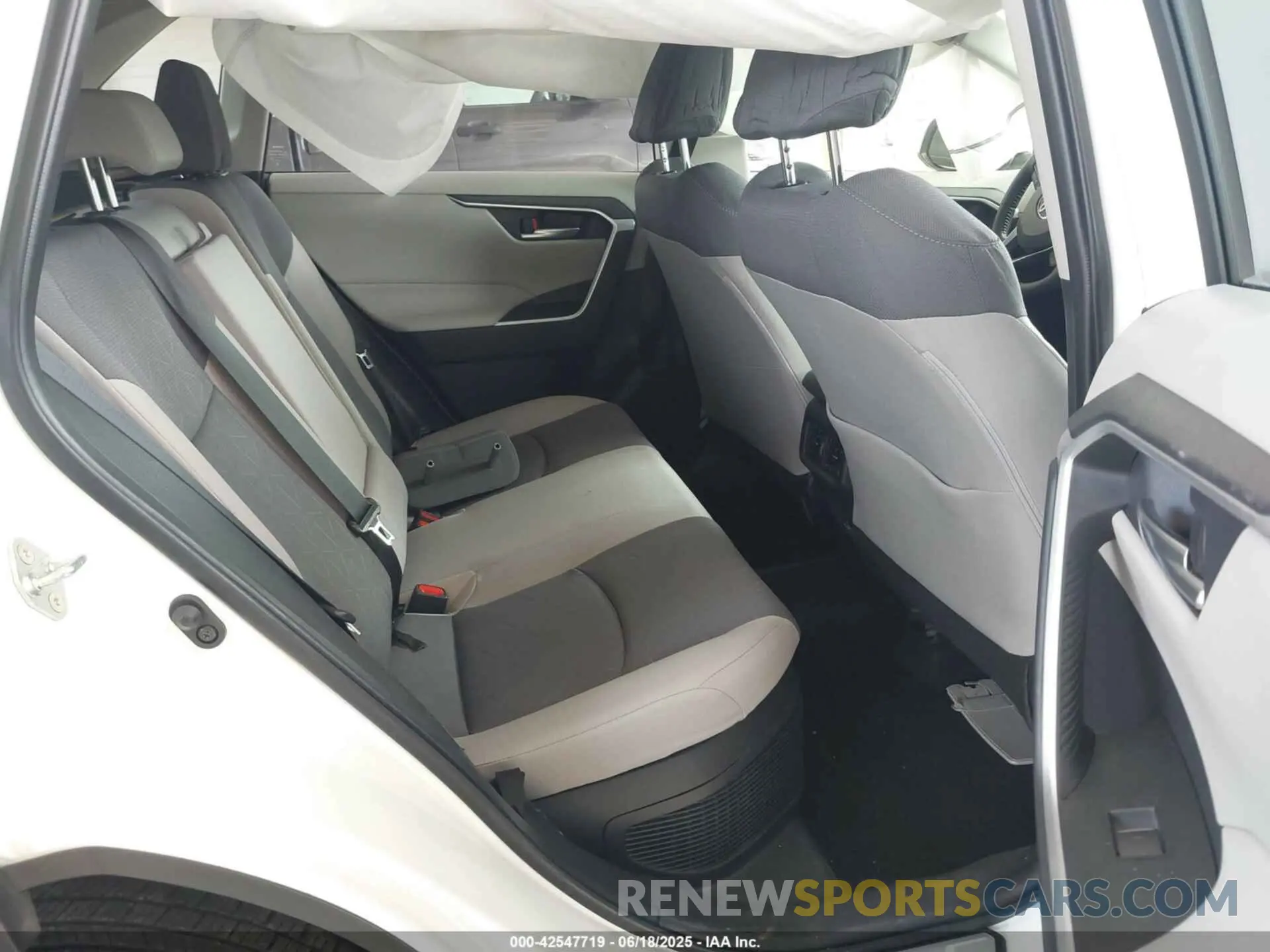8 Photograph of a damaged car JTMRWRFV2SD286524 TOYOTA RAV4 HYBRID 2025