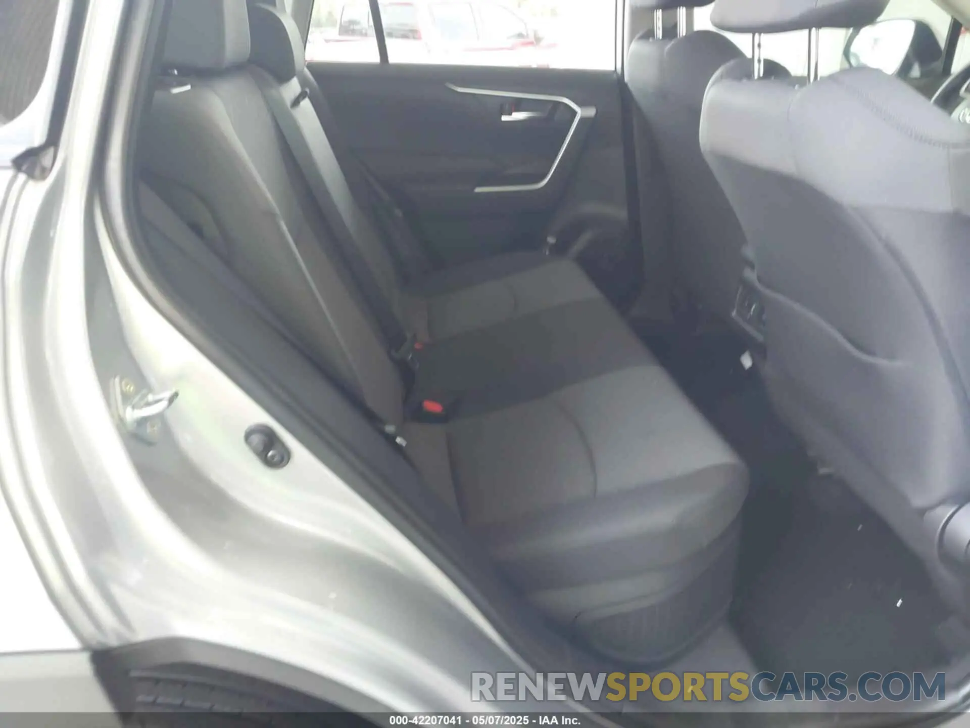 8 Photograph of a damaged car JTMRWRFV5SJ063802 TOYOTA RAV4 HYBRID 2025
