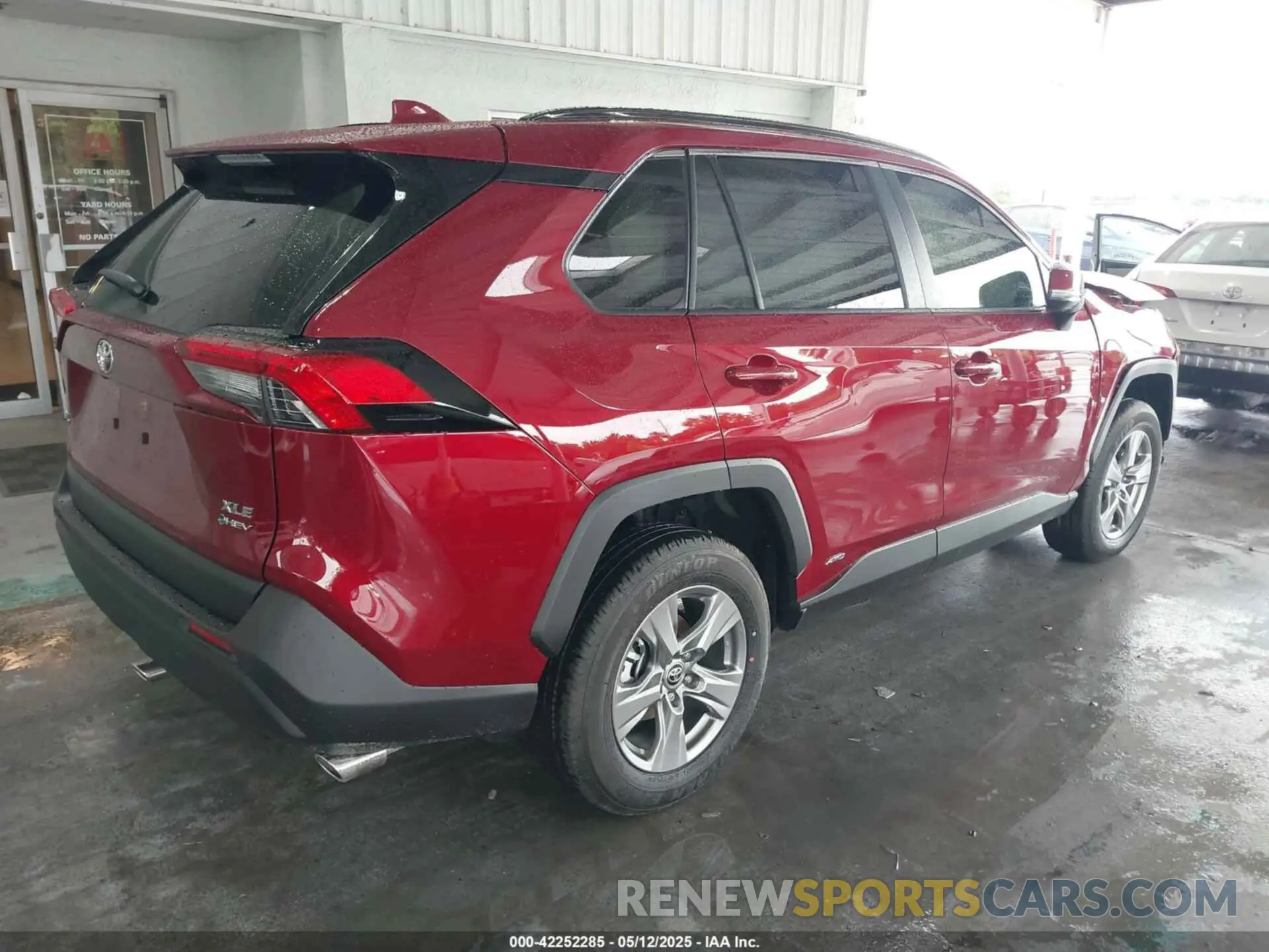 4 Photograph of a damaged car JTMRWRFV8SD301981 TOYOTA RAV4 HYBRID 2025