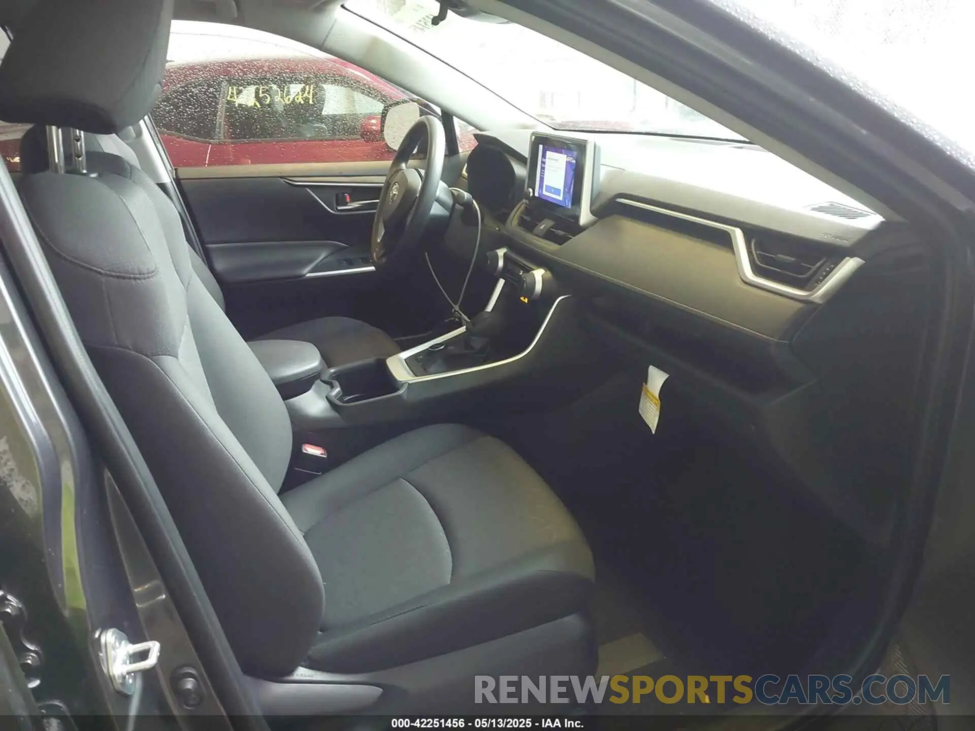 5 Photograph of a damaged car JTMRWRFV8SJ063275 TOYOTA RAV4 HYBRID 2025