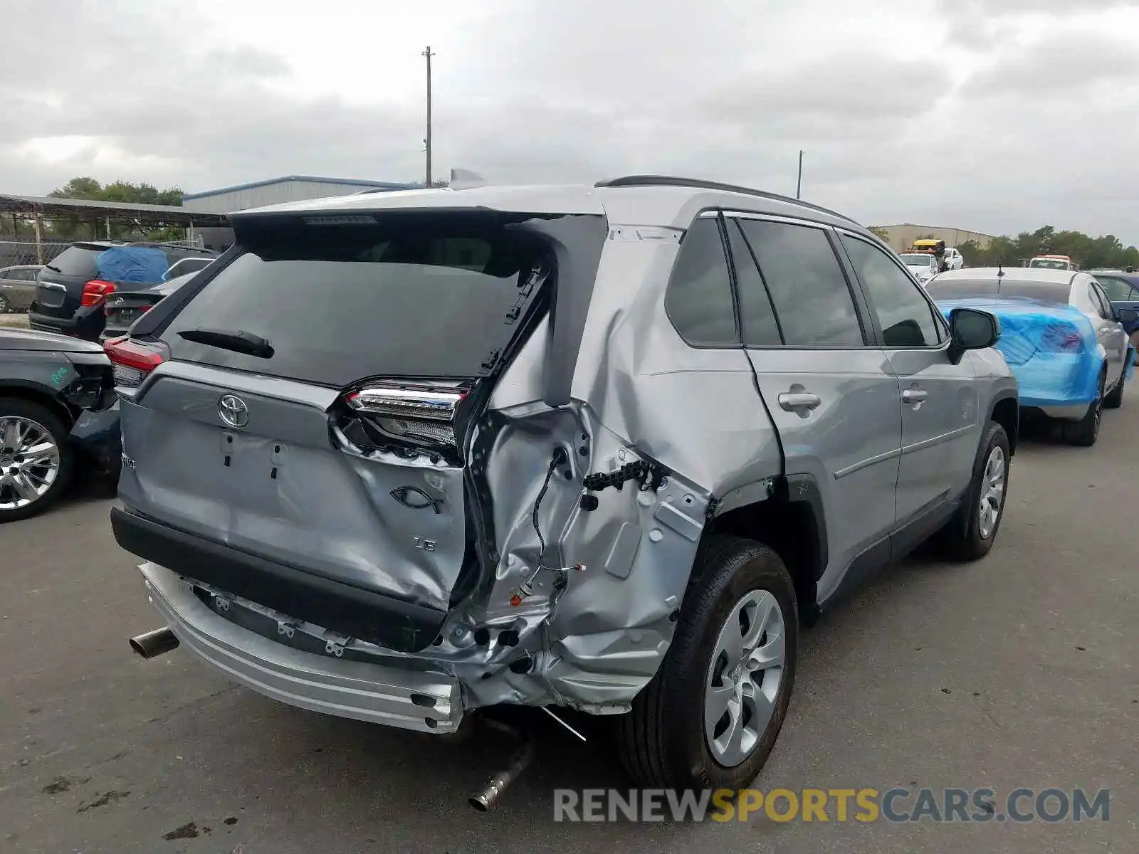 4 Photograph of a damaged car 2T3H1RFV1KW041257 TOYOTA RAV4 LE 2019