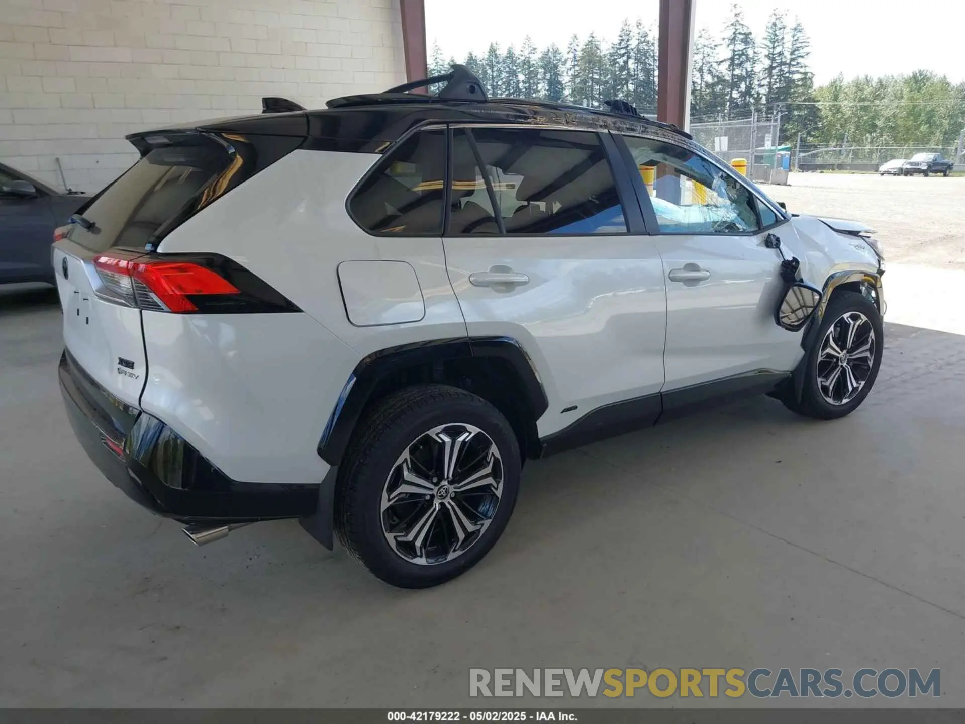 4 Photograph of a damaged car JTMEB3FV4SD251779 TOYOTA RAV4 PLUG-IN HYBRID 2025