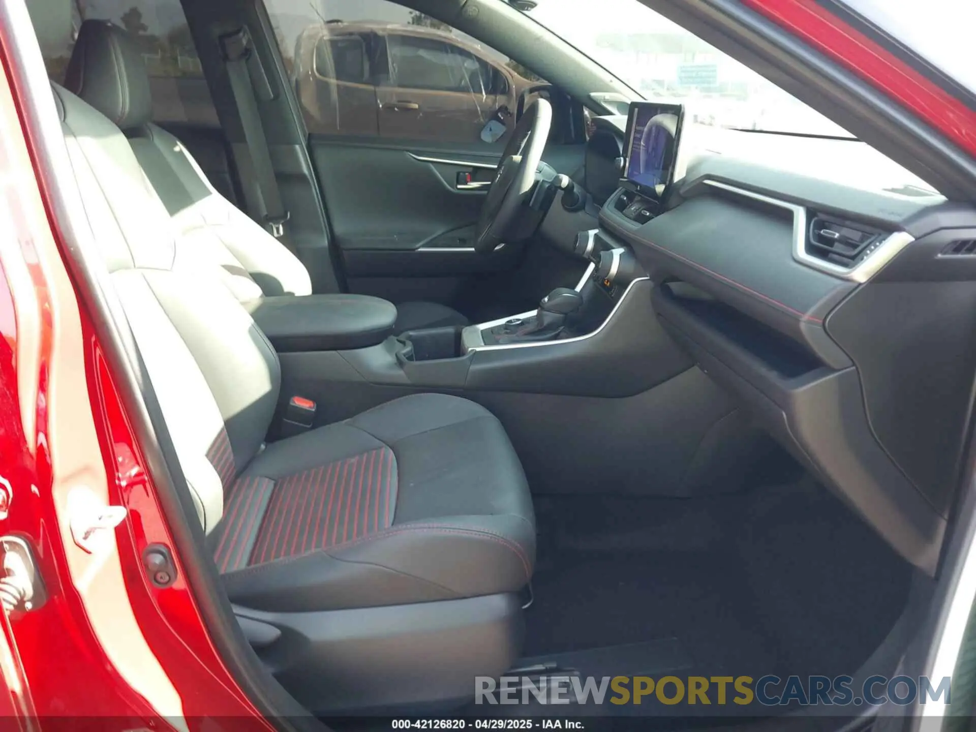 5 Photograph of a damaged car JTMEB3FVXSD244190 TOYOTA RAV4 PLUG-IN HYBRID 2025