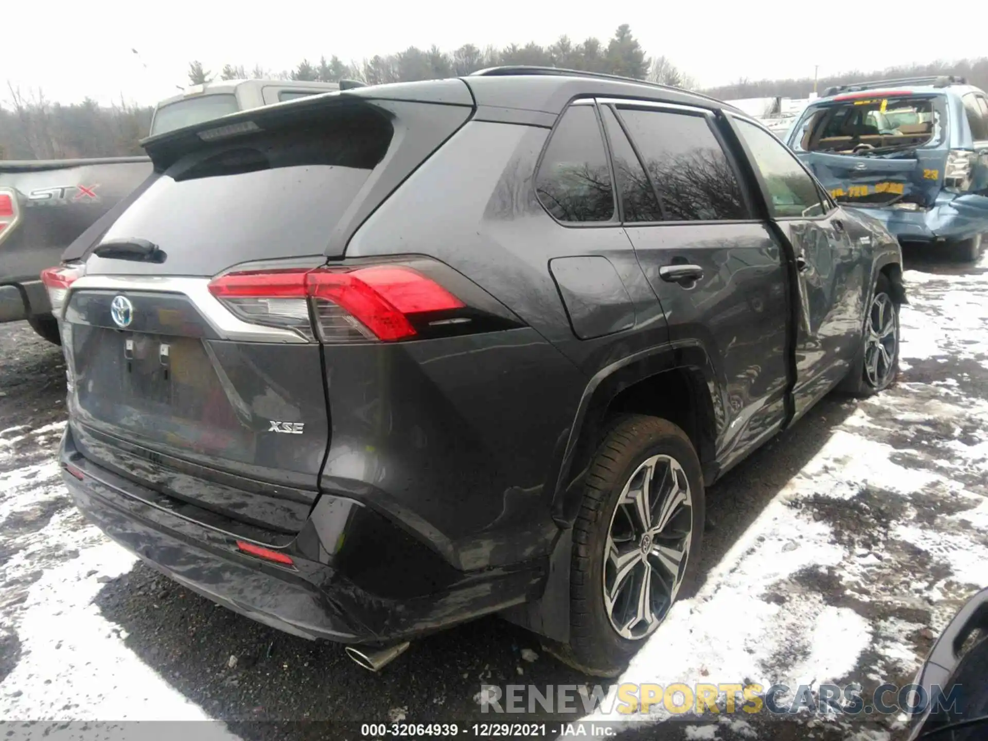 4 Photograph of a damaged car JTMFB3FV1MD044094 TOYOTA RAV4 PRIME 2021