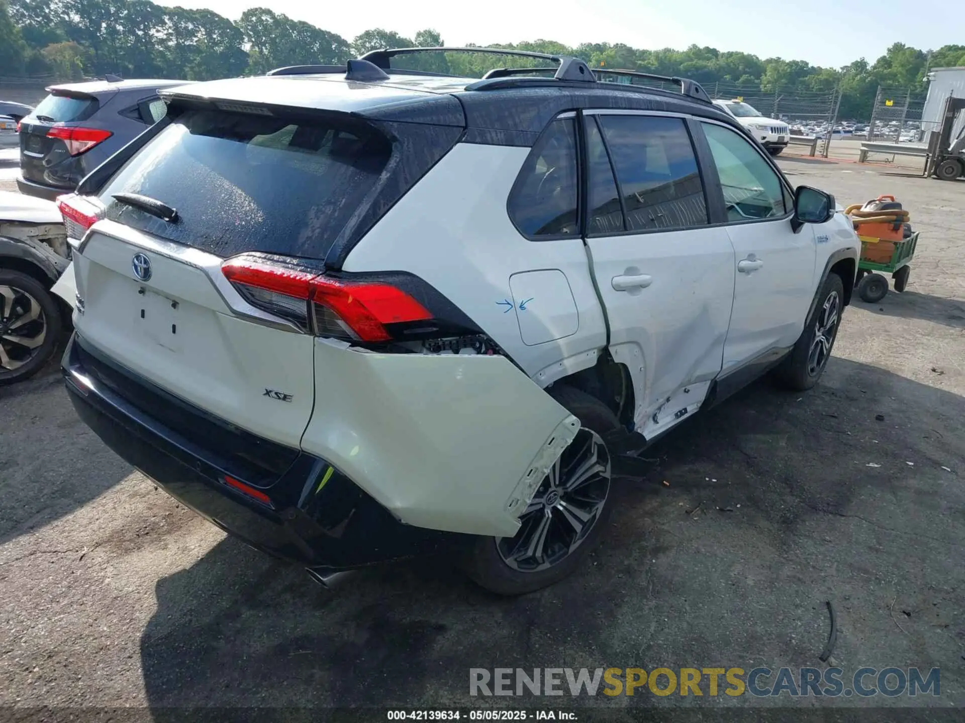 4 Photograph of a damaged car JTMFB3FV2MD072504 TOYOTA RAV4 PRIME 2021