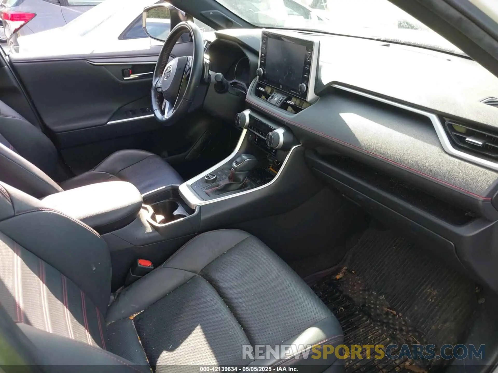 5 Photograph of a damaged car JTMFB3FV2MD072504 TOYOTA RAV4 PRIME 2021