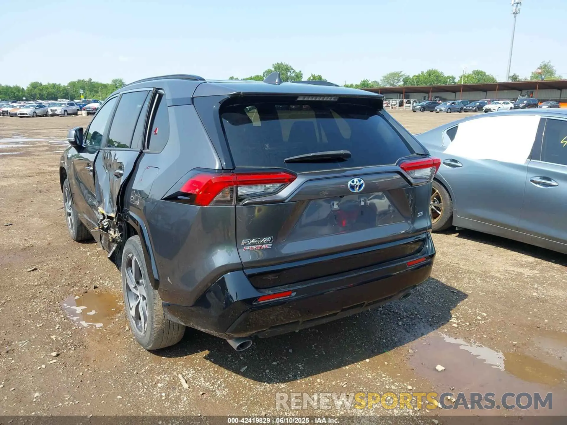 16 Photograph of a damaged car JTMAB3FV0ND091922 TOYOTA RAV4 PRIME 2022