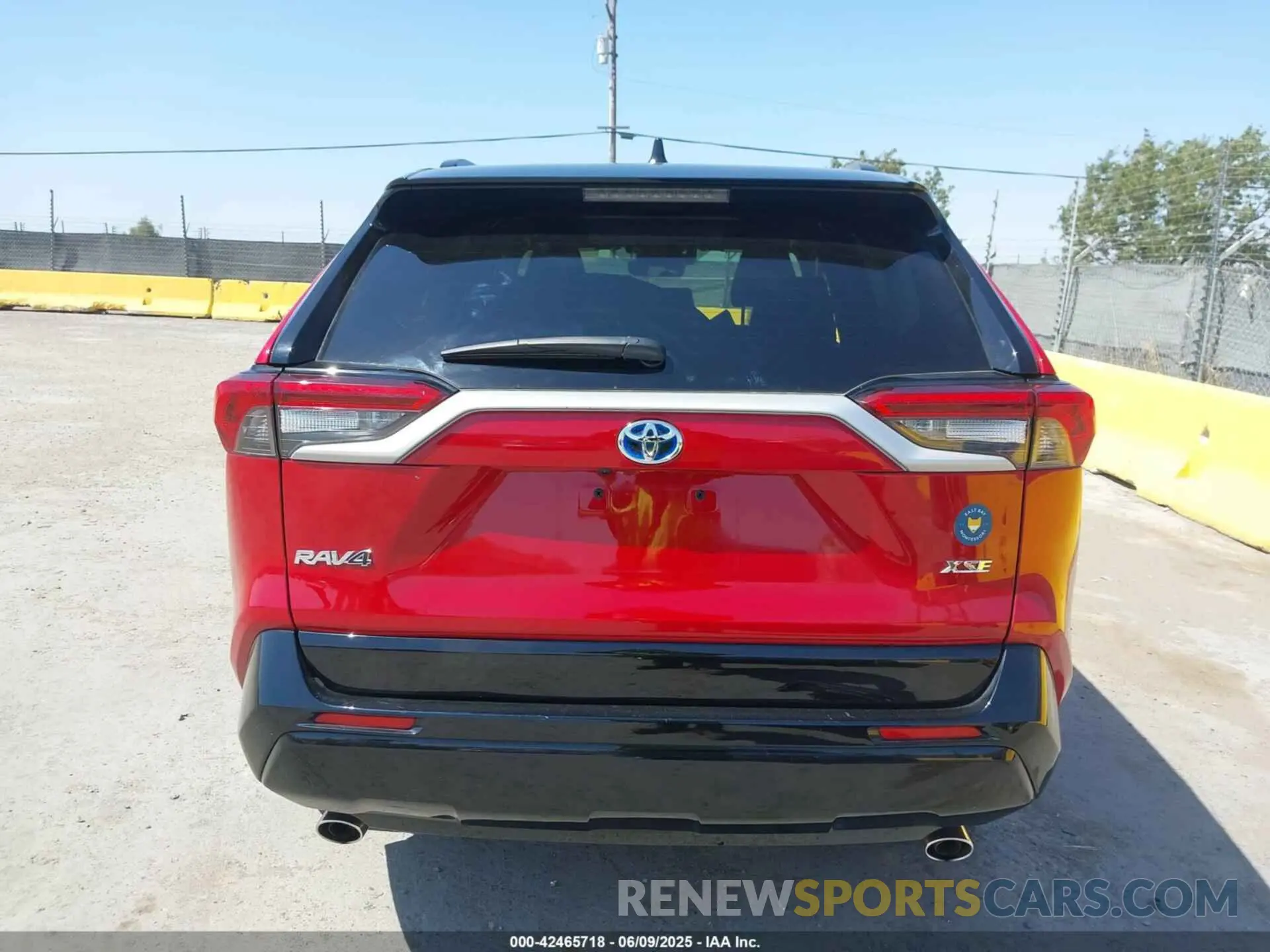17 Photograph of a damaged car JTMEB3FV8ND090664 TOYOTA RAV4 PRIME 2022