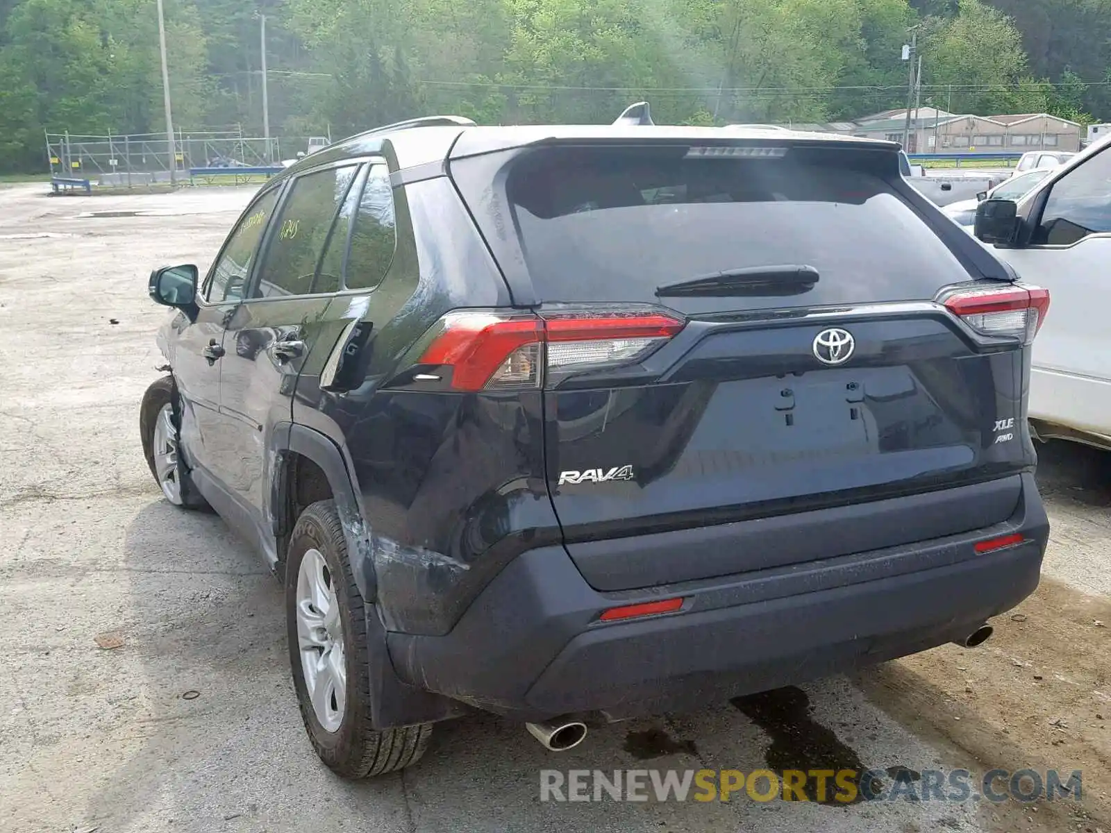 3 Photograph of a damaged car 2T3P1RFV0KW010965 TOYOTA RAV4 XLE 2019