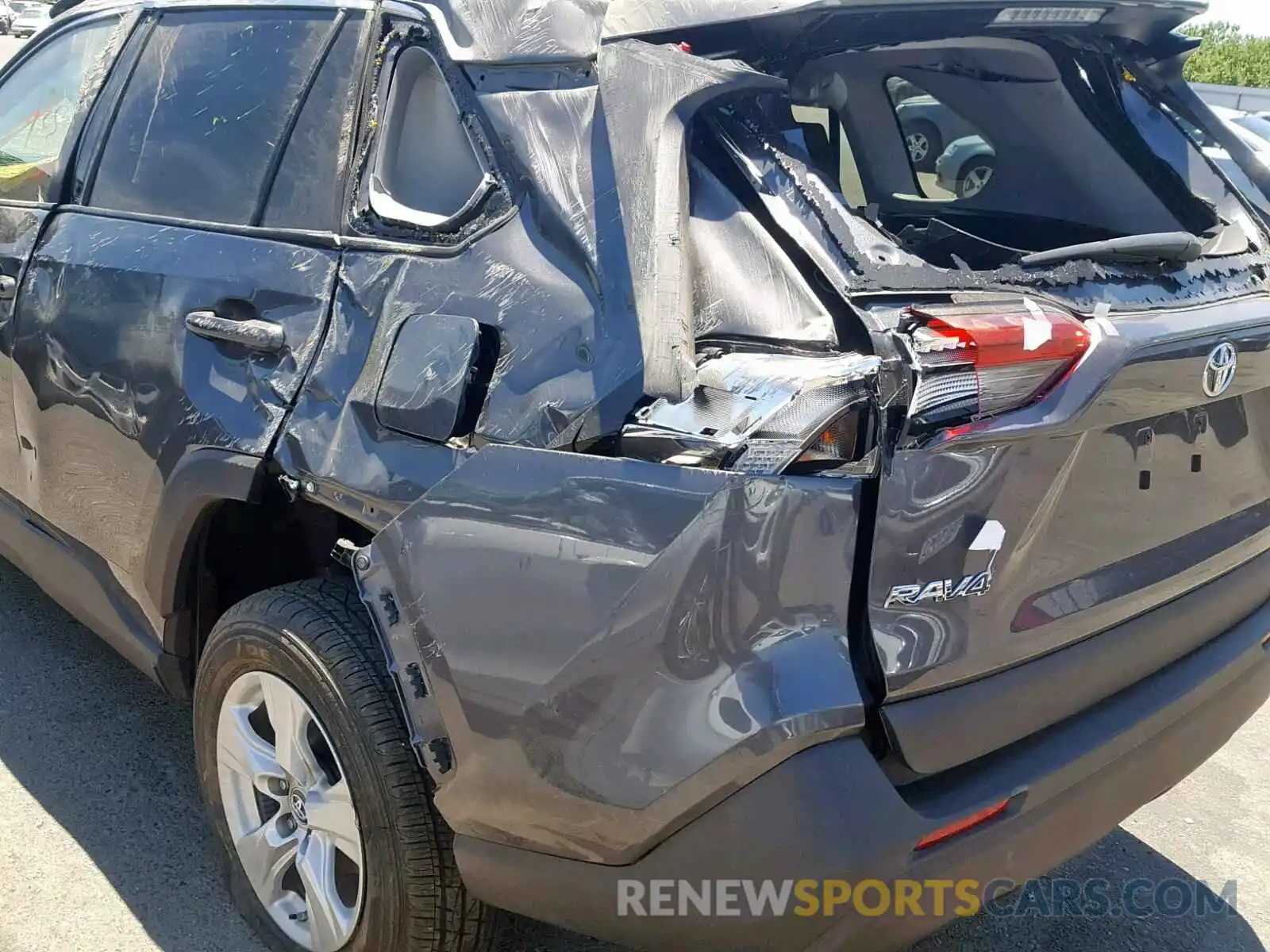 9 Photograph of a damaged car 2T3P1RFV2KC014937 TOYOTA RAV4 XLE 2019