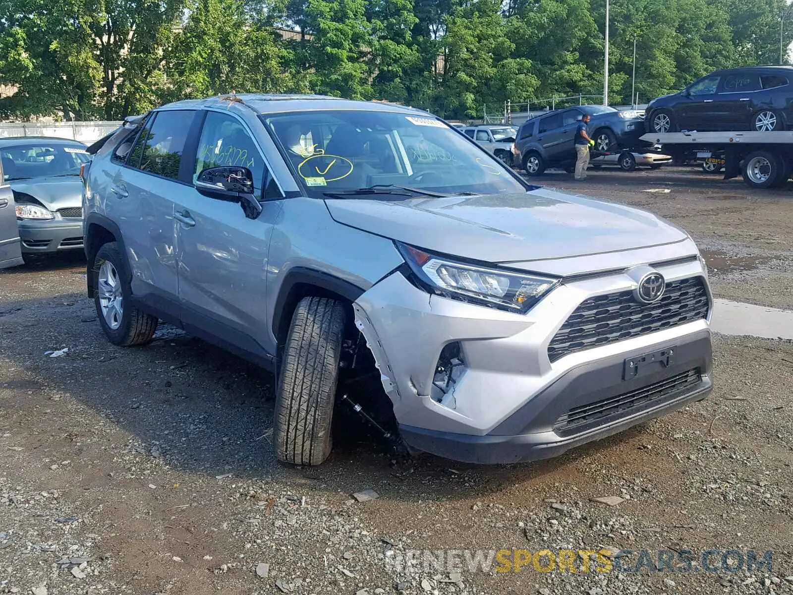 1 Photograph of a damaged car 2T3P1RFV3KW055642 TOYOTA RAV4 XLE 2019