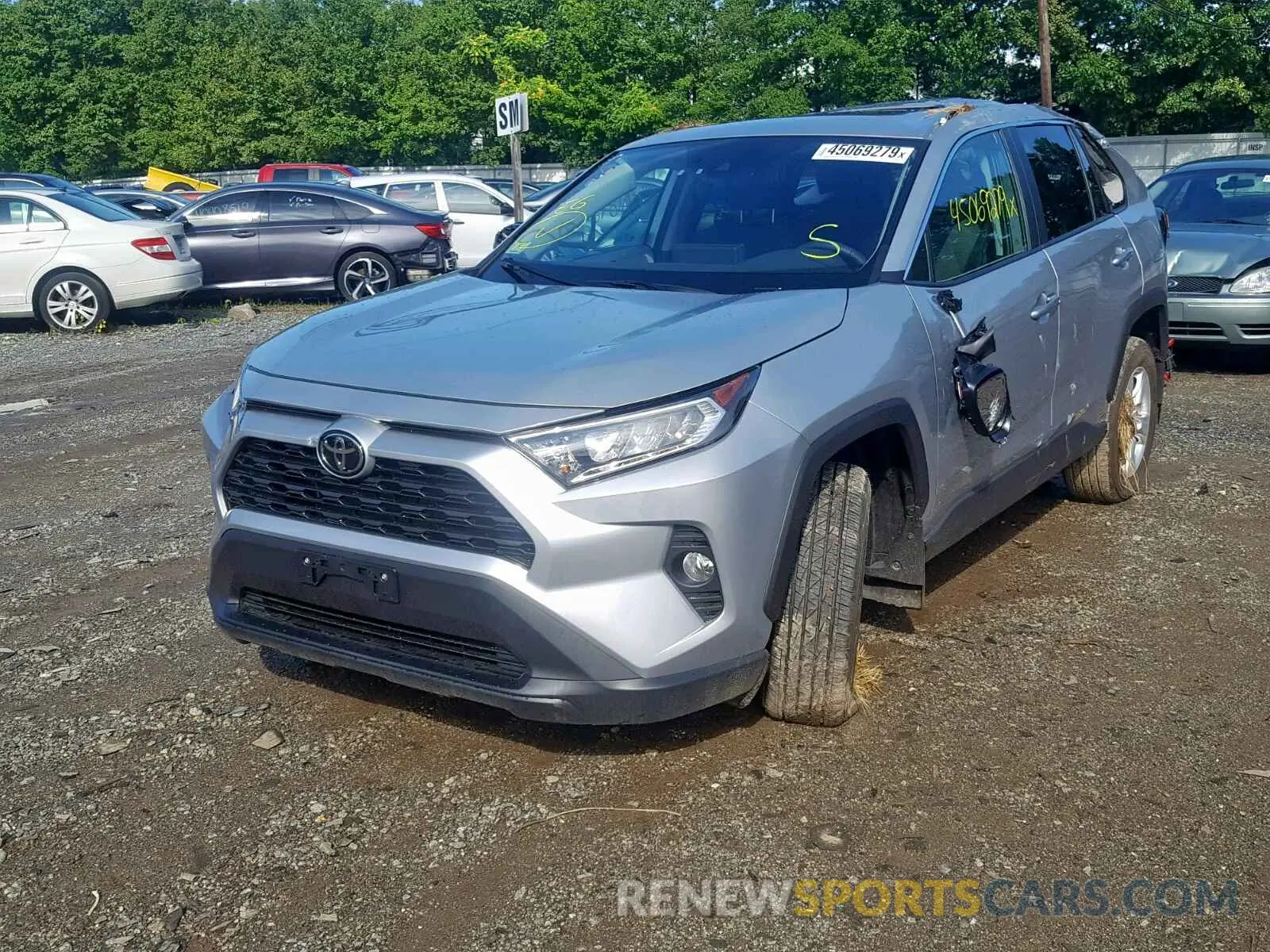 2 Photograph of a damaged car 2T3P1RFV3KW055642 TOYOTA RAV4 XLE 2019