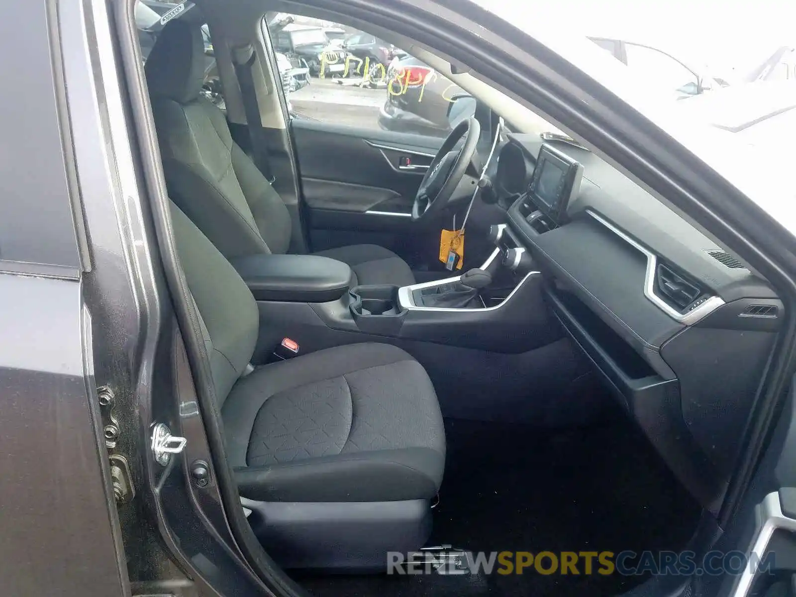 5 Photograph of a damaged car 2T3P1RFV5KC023244 TOYOTA RAV4 XLE 2019