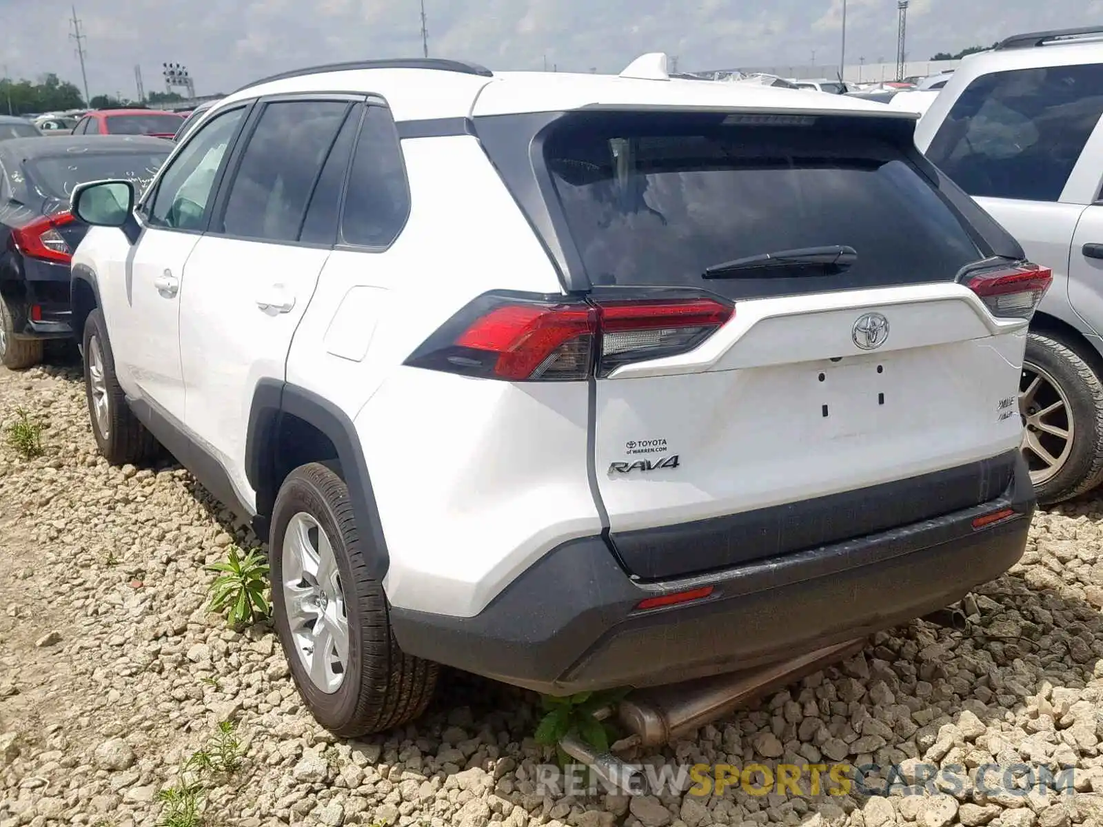 3 Photograph of a damaged car 2T3P1RFV6KW020223 TOYOTA RAV4 XLE 2019