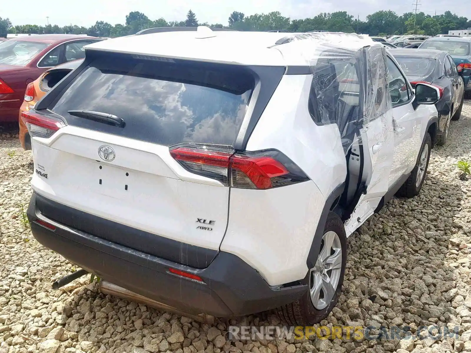 4 Photograph of a damaged car 2T3P1RFV6KW020223 TOYOTA RAV4 XLE 2019