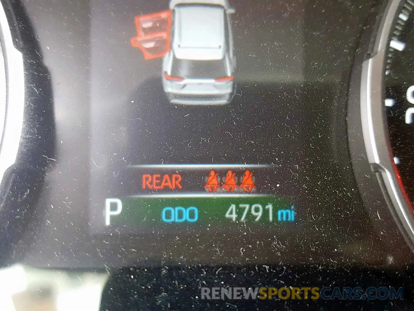 8 Photograph of a damaged car 2T3P1RFV6KW067459 TOYOTA RAV4 XLE 2019