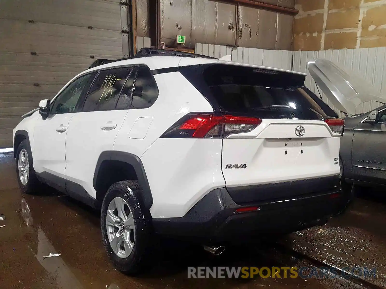 3 Photograph of a damaged car 2T3P1RFV8KC004008 TOYOTA RAV4 XLE 2019