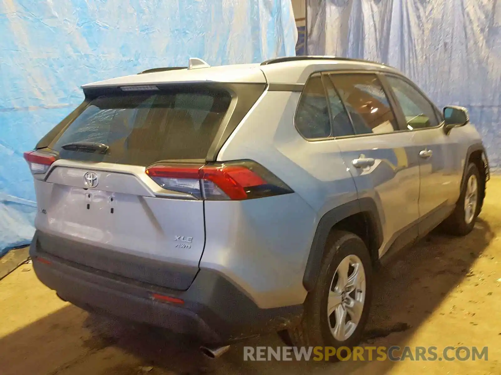 4 Photograph of a damaged car 2T3P1RFV8KW035922 TOYOTA RAV4 XLE 2019