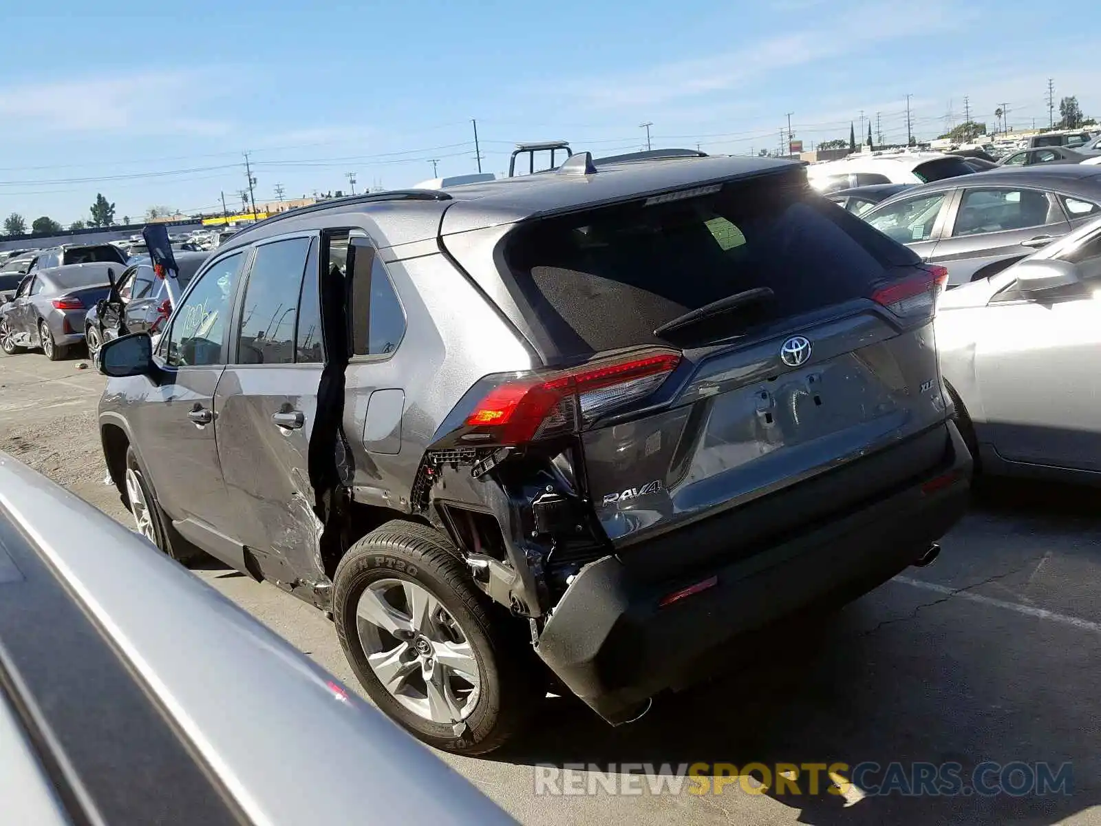 3 Photograph of a damaged car 2T3W1RFV2KC013329 TOYOTA RAV4 XLE 2019