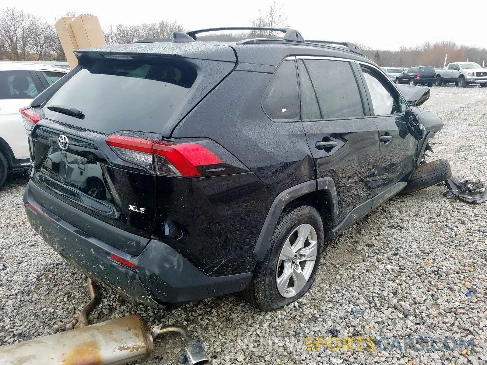 4 Photograph of a damaged car 2T3W1RFV3KW019056 TOYOTA RAV4 XLE 2019