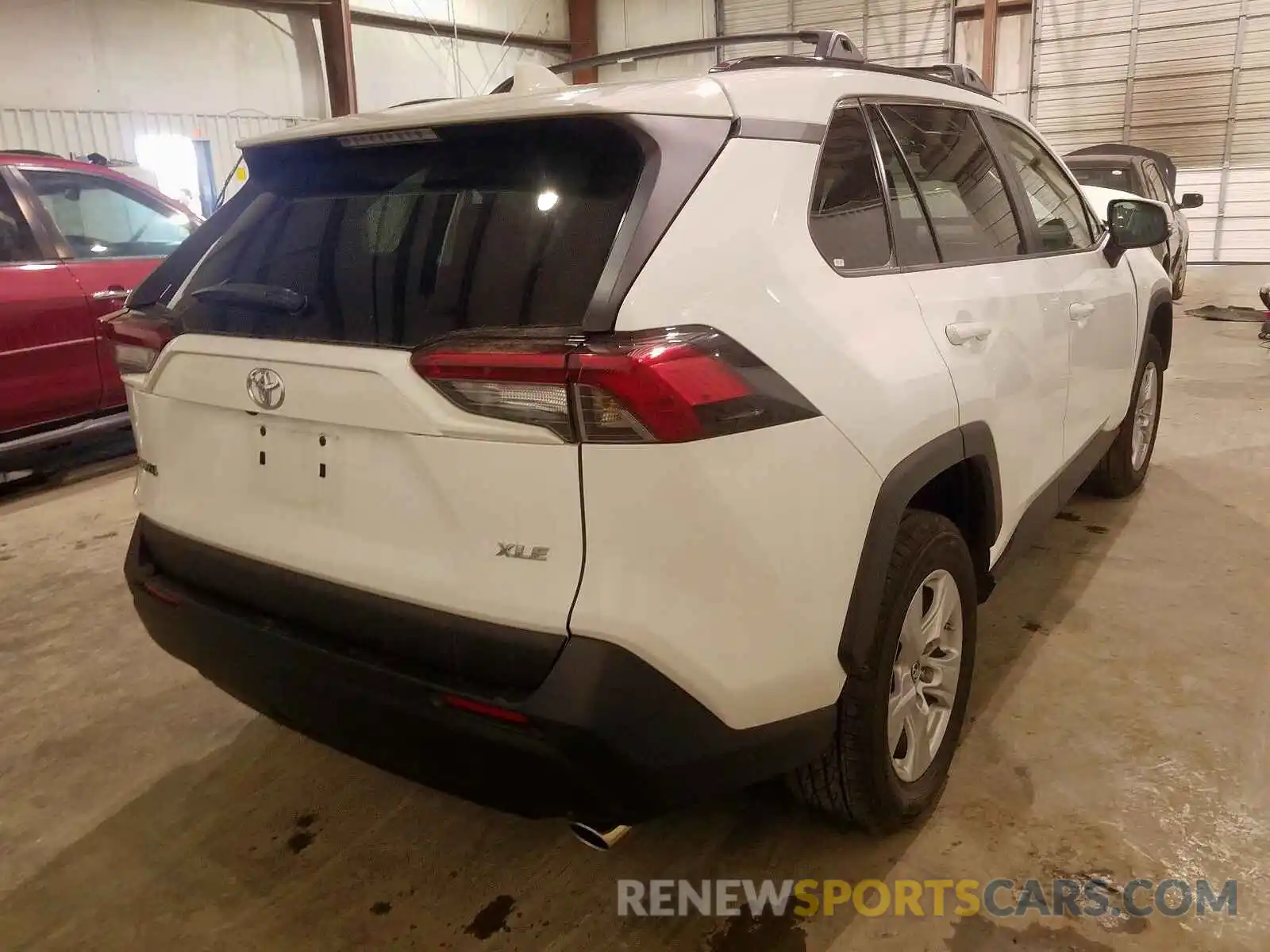 4 Photograph of a damaged car 2T3W1RFV5KW012822 TOYOTA RAV4 XLE 2019