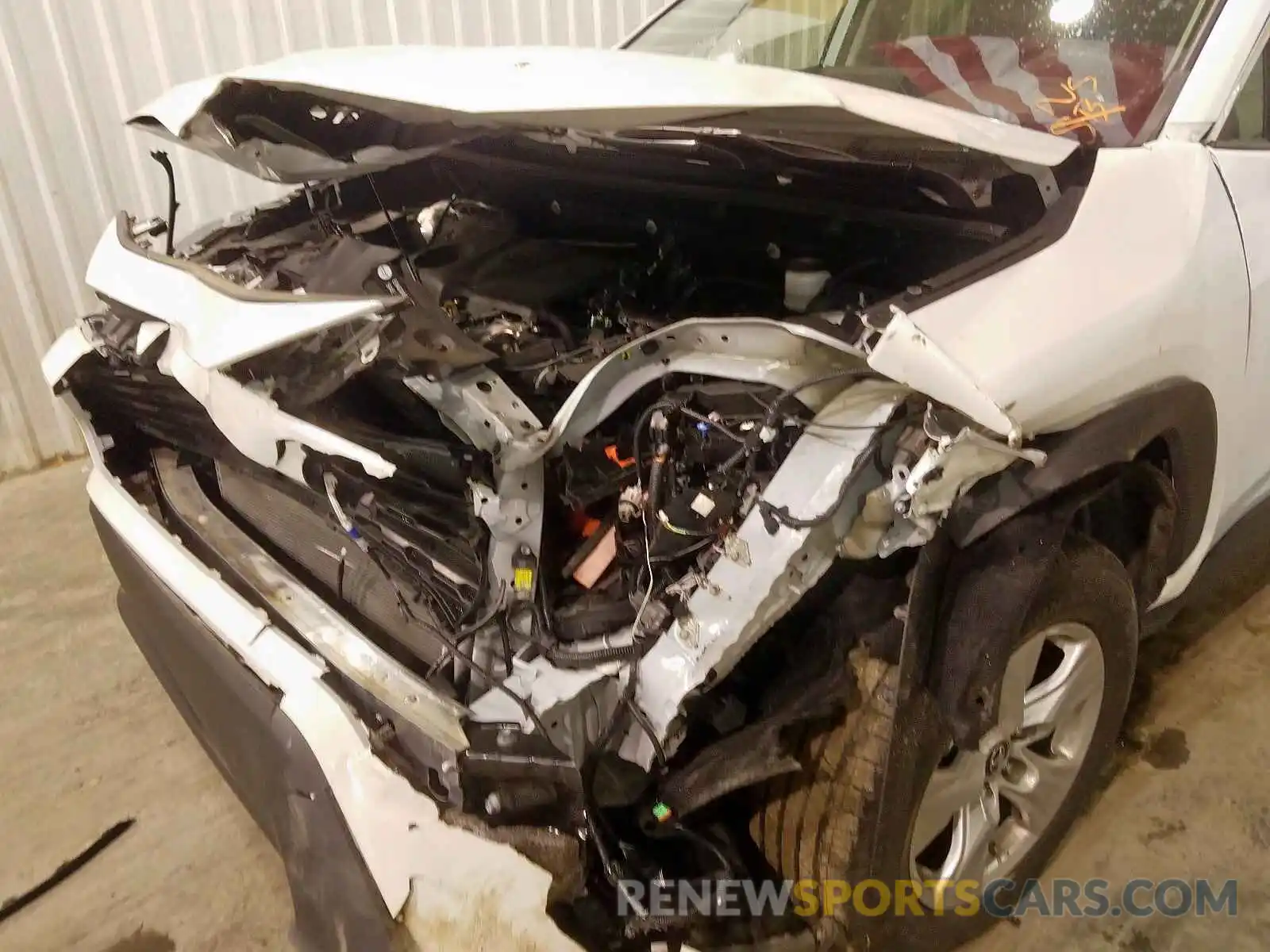 9 Photograph of a damaged car 2T3W1RFV5KW012822 TOYOTA RAV4 XLE 2019