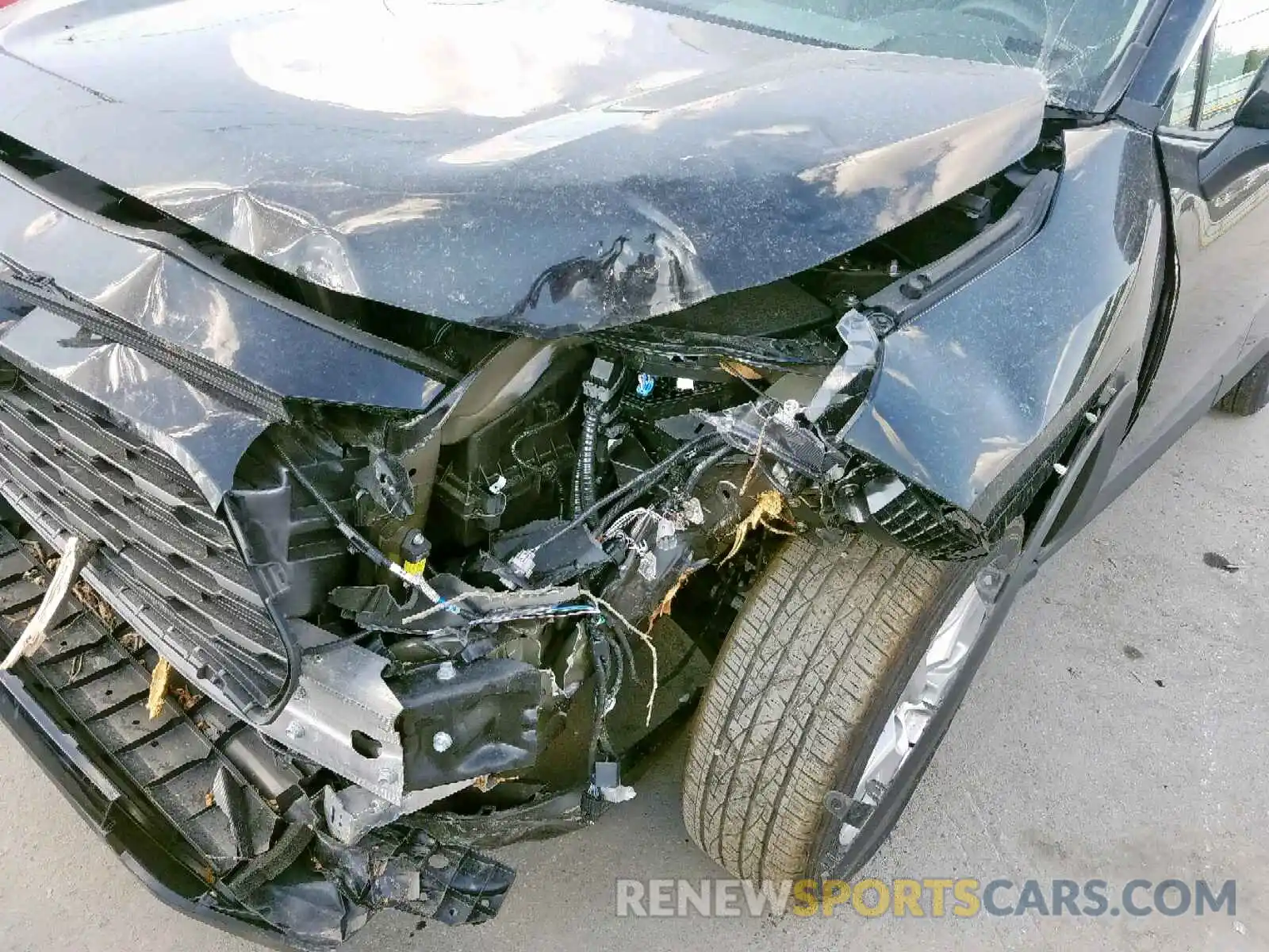 9 Photograph of a damaged car 2T3W1RFV8KW014547 TOYOTA RAV4 XLE 2019