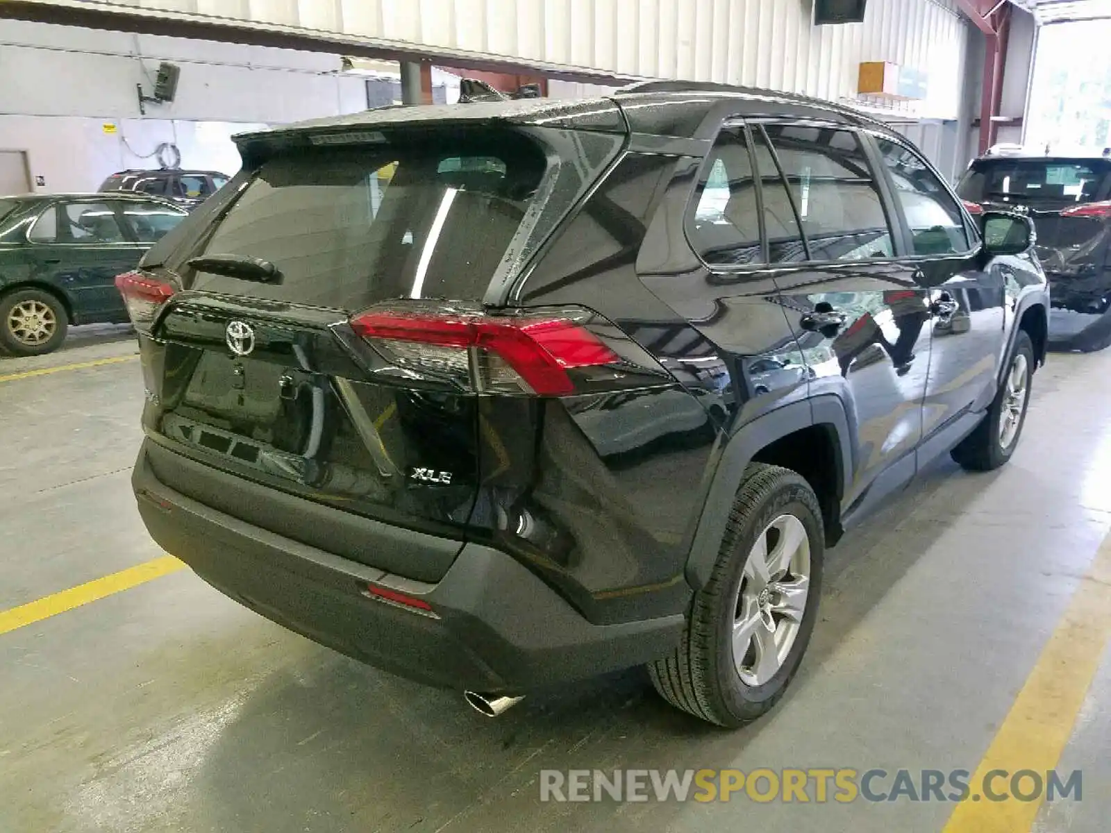 4 Photograph of a damaged car 2T3W1RFV9KW026738 TOYOTA RAV4 XLE 2019