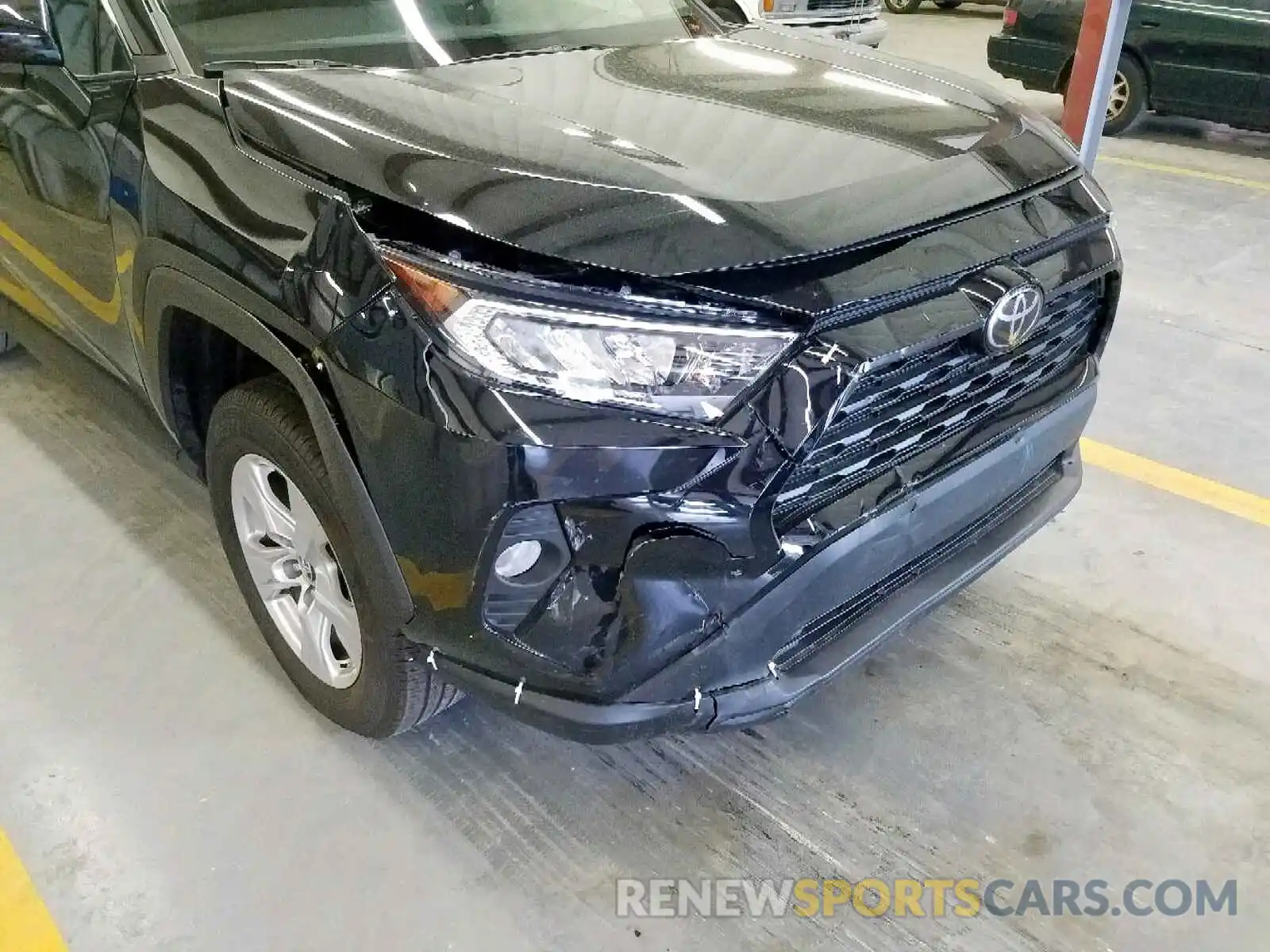 9 Photograph of a damaged car 2T3W1RFV9KW026738 TOYOTA RAV4 XLE 2019