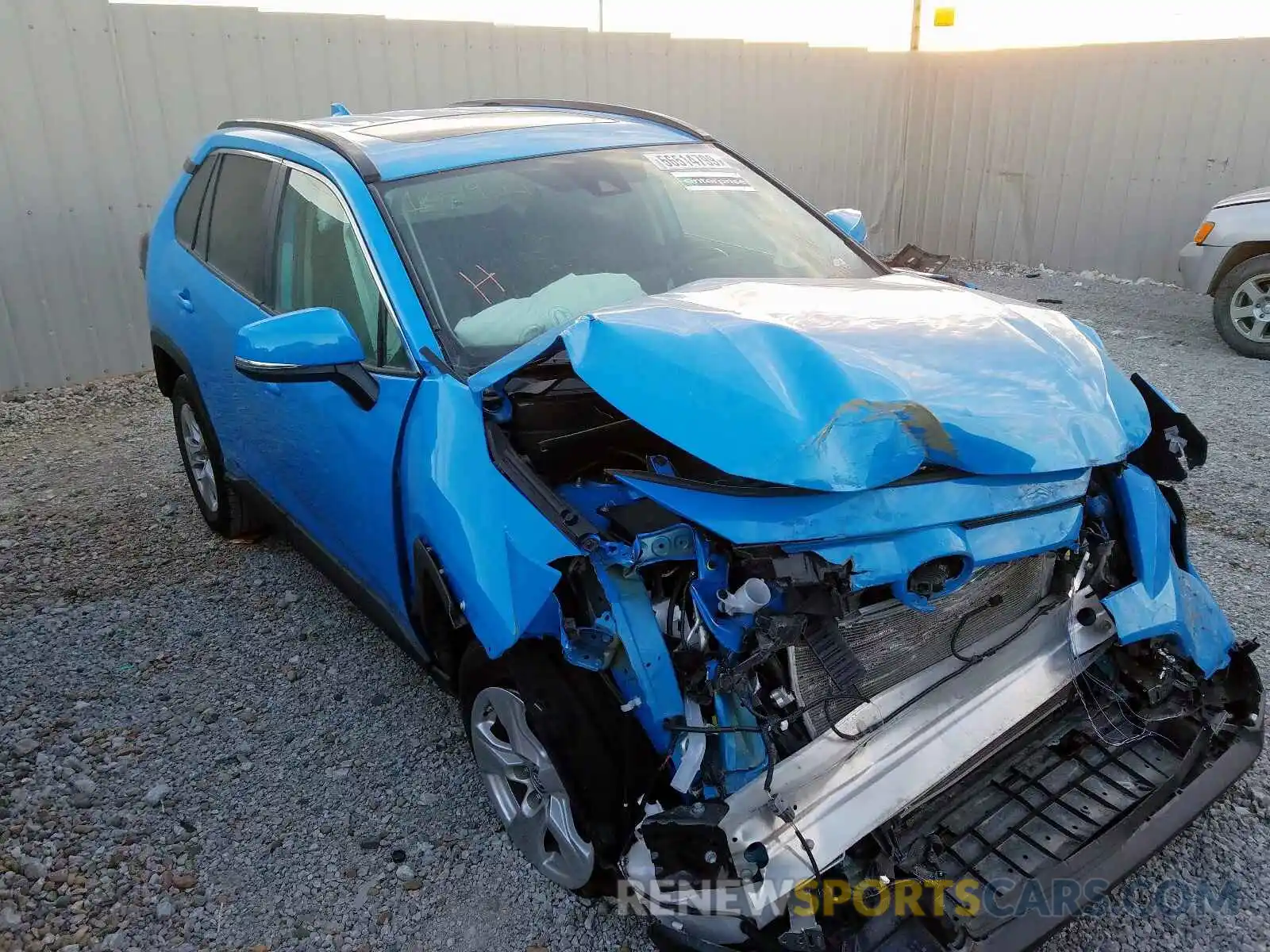 1 Photograph of a damaged car 2T3W1RFVXKW034878 TOYOTA RAV4 XLE 2019