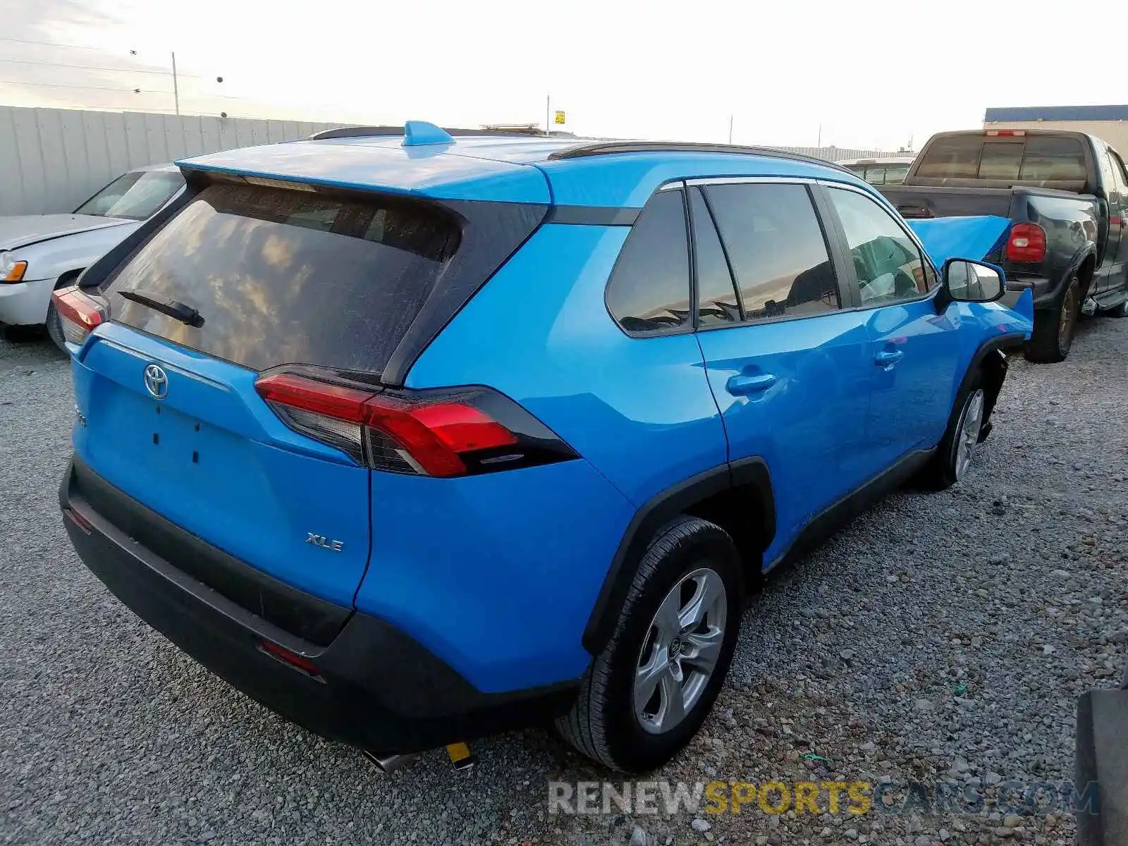 4 Photograph of a damaged car 2T3W1RFVXKW034878 TOYOTA RAV4 XLE 2019